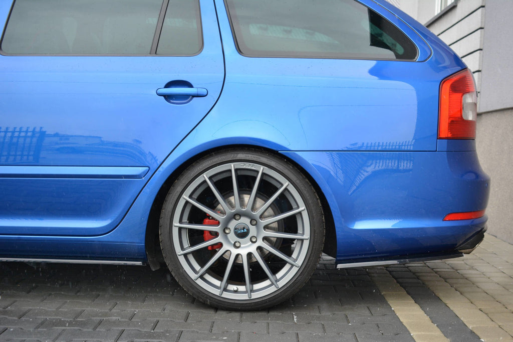 Maxton Design Heck Ansatz Flaps Diffusor passend für Skoda Octavia RS Limousine / Combi Mk2 / Mk2 Facelift schwarz Hochglanz