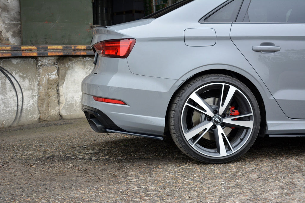 Maxton Design Heck Ansatz Flaps Diffusor passend für Audi RS3 Limousine 8V Facelift schwarz Hochglanz