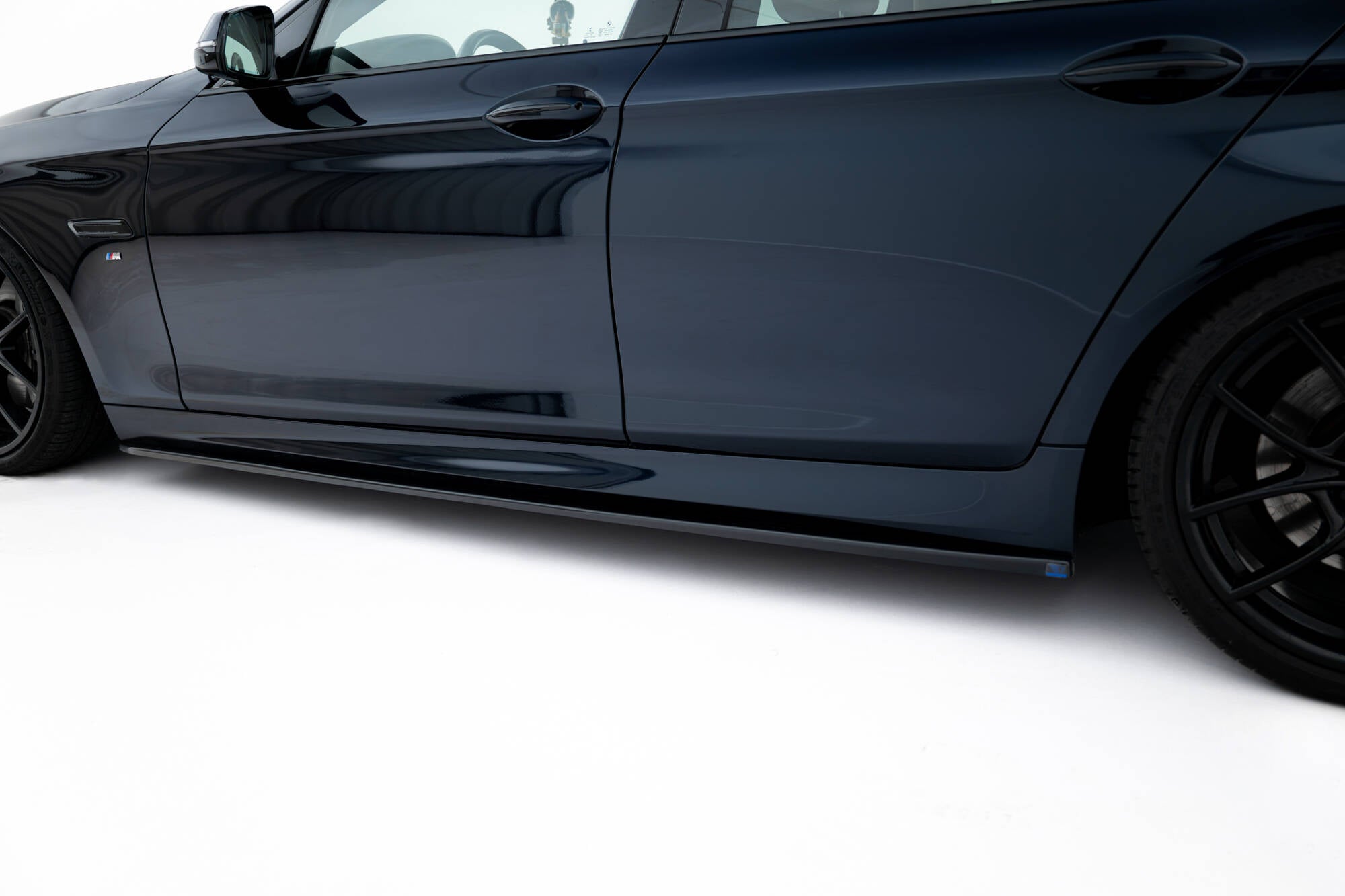 Maxton Design Street+ Seitenschweller Leisten V.2 passend für BMW 5er F10/F11 M-Paket / M5 schwarz Hochglanz