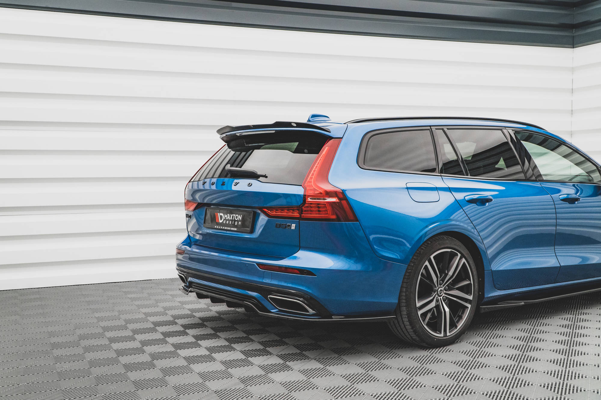 Maxton Design Spoiler CAP passend für Volvo V60 R-Design Mk2 schwarz Hochglanz