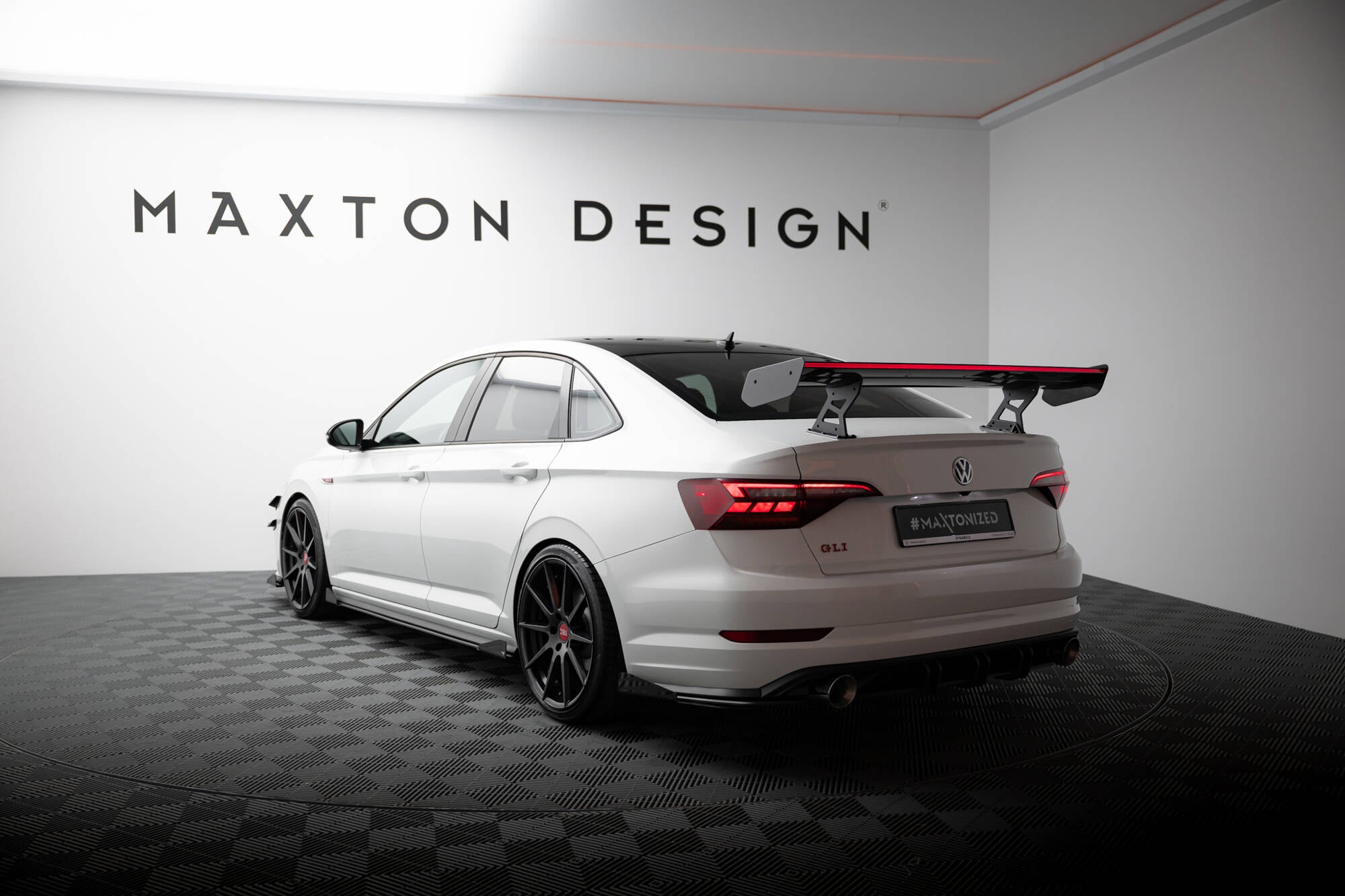 Maxton Design Carbon Spoiler With Internal Brackets Uprights + LED VW Jetta GLI Mk7 für Volkswagen Jetta Mk7