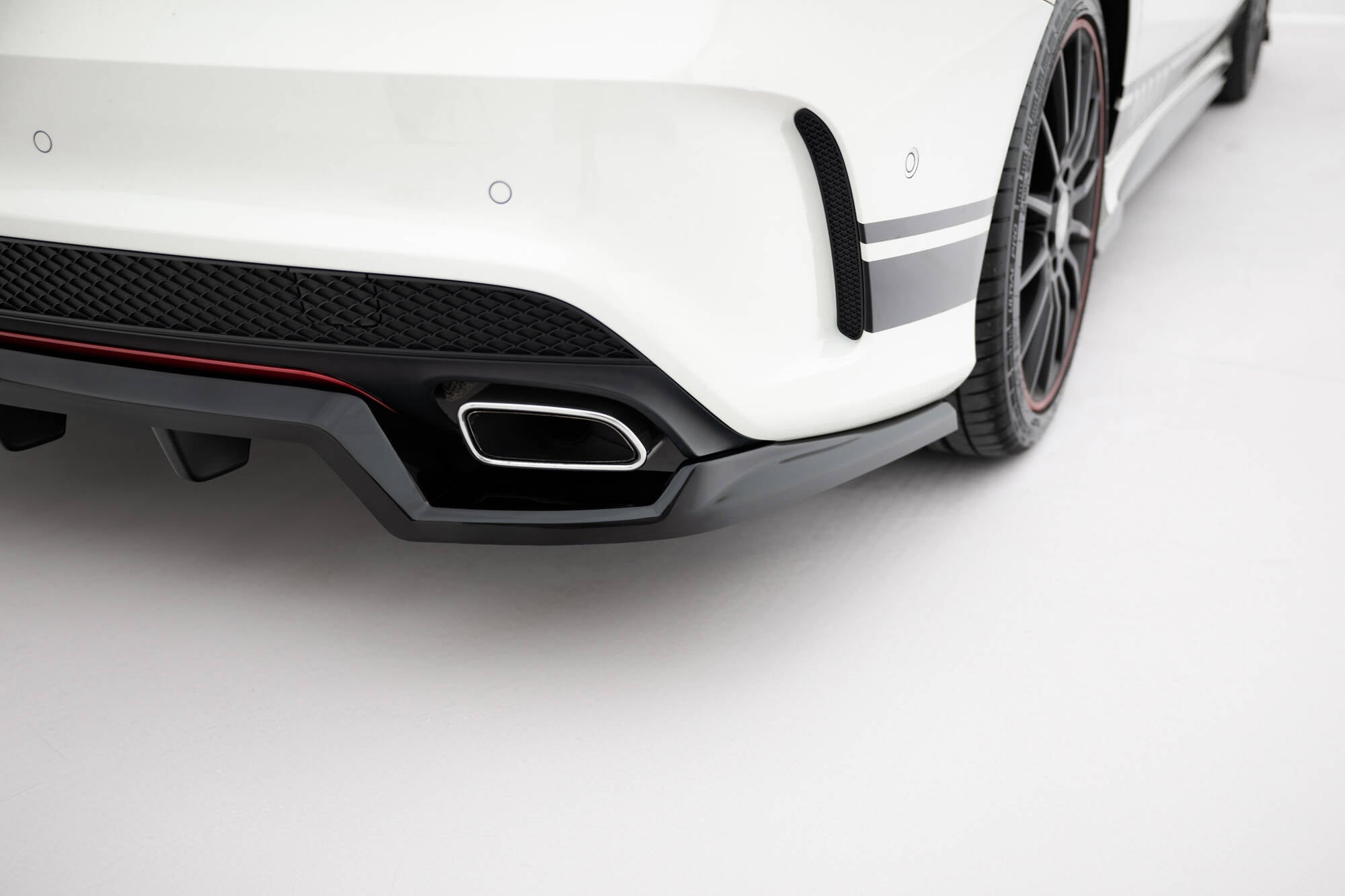 Maxton Design Street+ Mittlerer Diffusor RACE passend für Mercedes-Benz CLA AMG-Line C117 schwarz Hochglanz