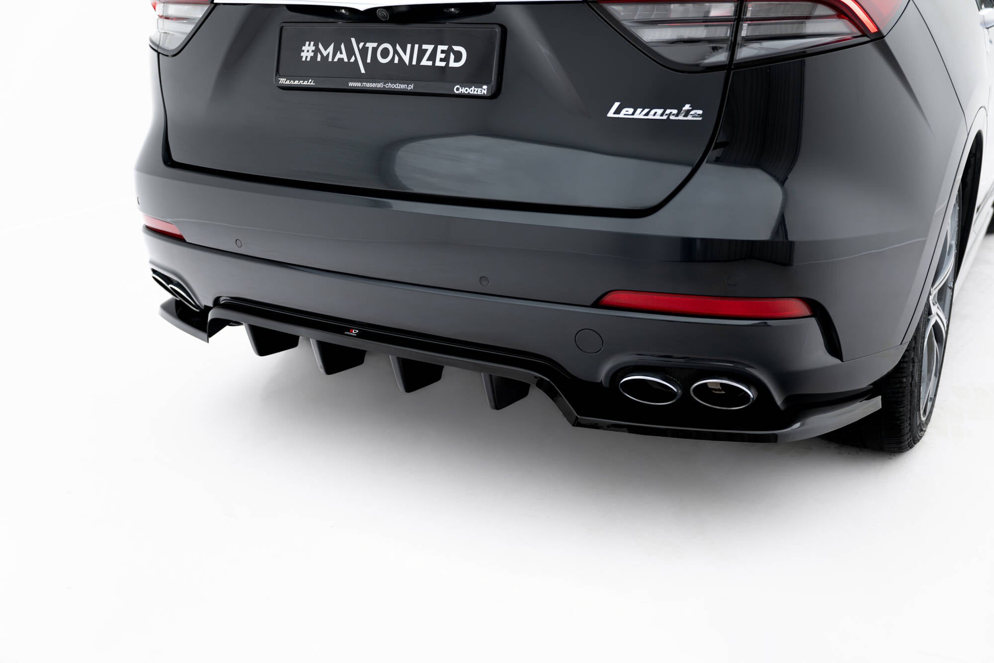 Maxton Design Street+ Mittlerer Diffusor RACE passend für Maserati Levante GT Mk1 Facelift schwarz Hochglanz
