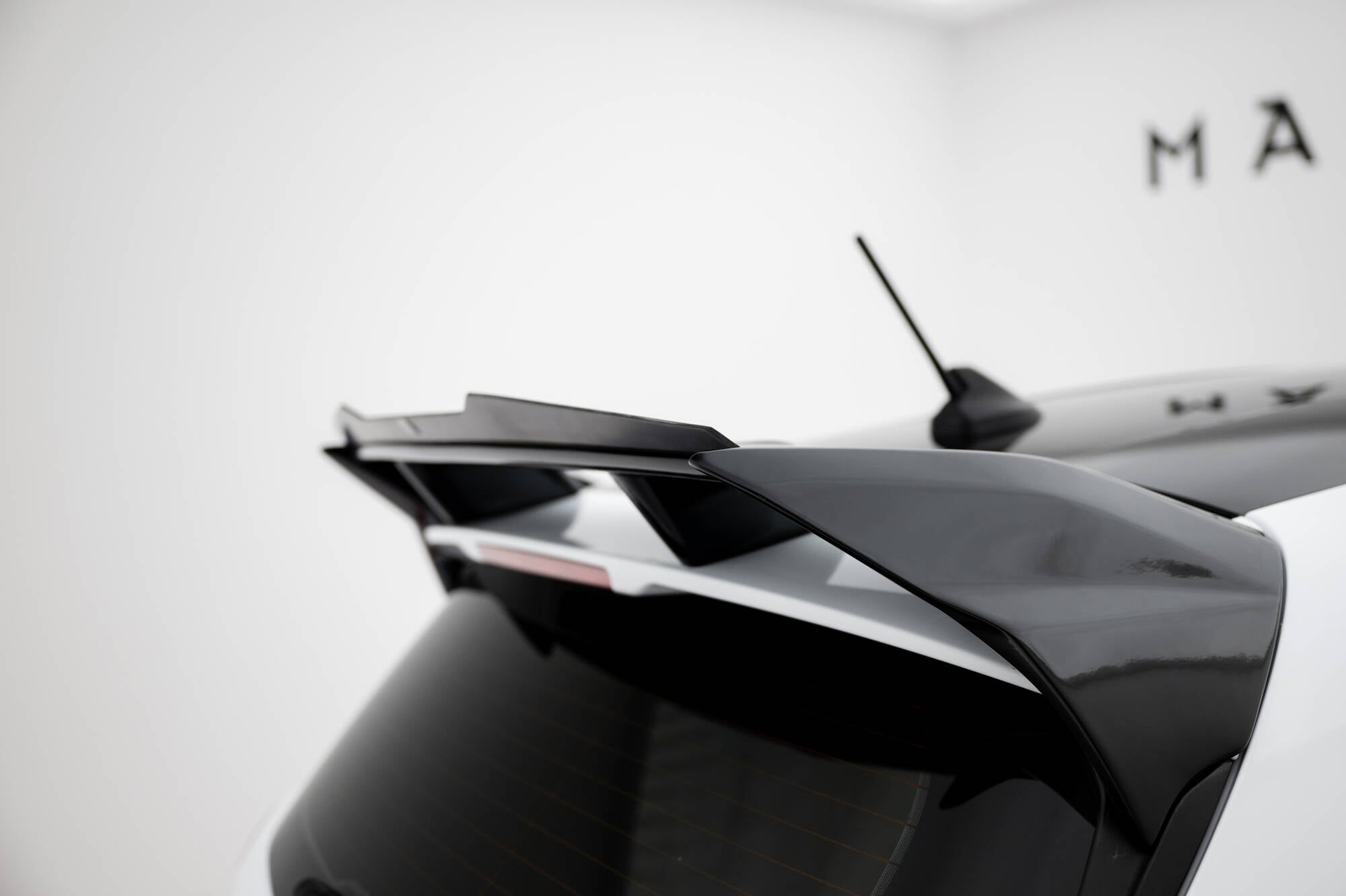 Maxton Design Spoiler CAP passend für Ford Fiesta Standard / ST / ST-Line Mk8 (Für FO-FI-8-FH1FP) schwarz Hochglanz