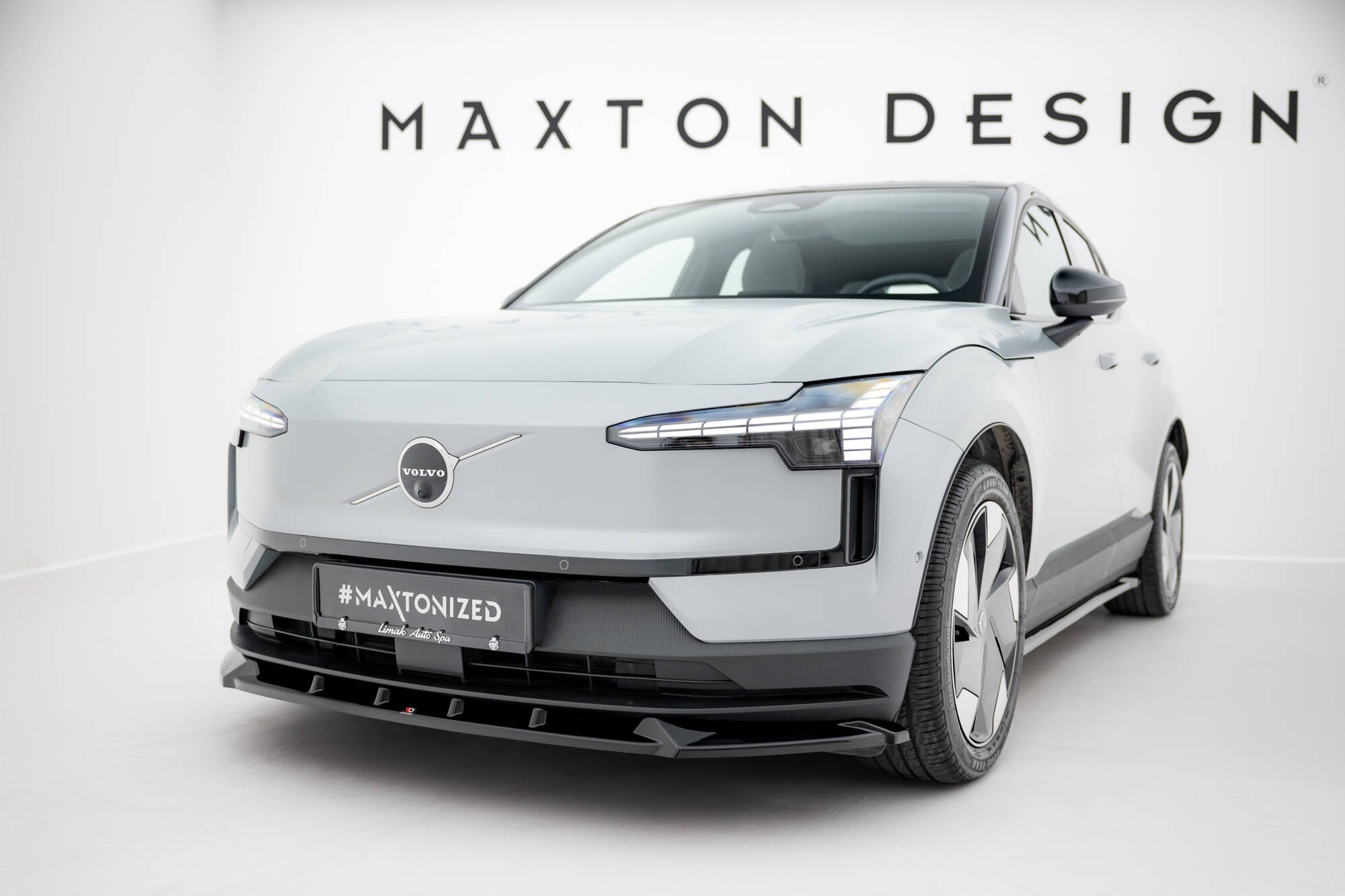 Maxton Design Street+ Spoilerlippe Front Ansatz passend für Volvo EX30 Mk1 schwarz Hochglanz
