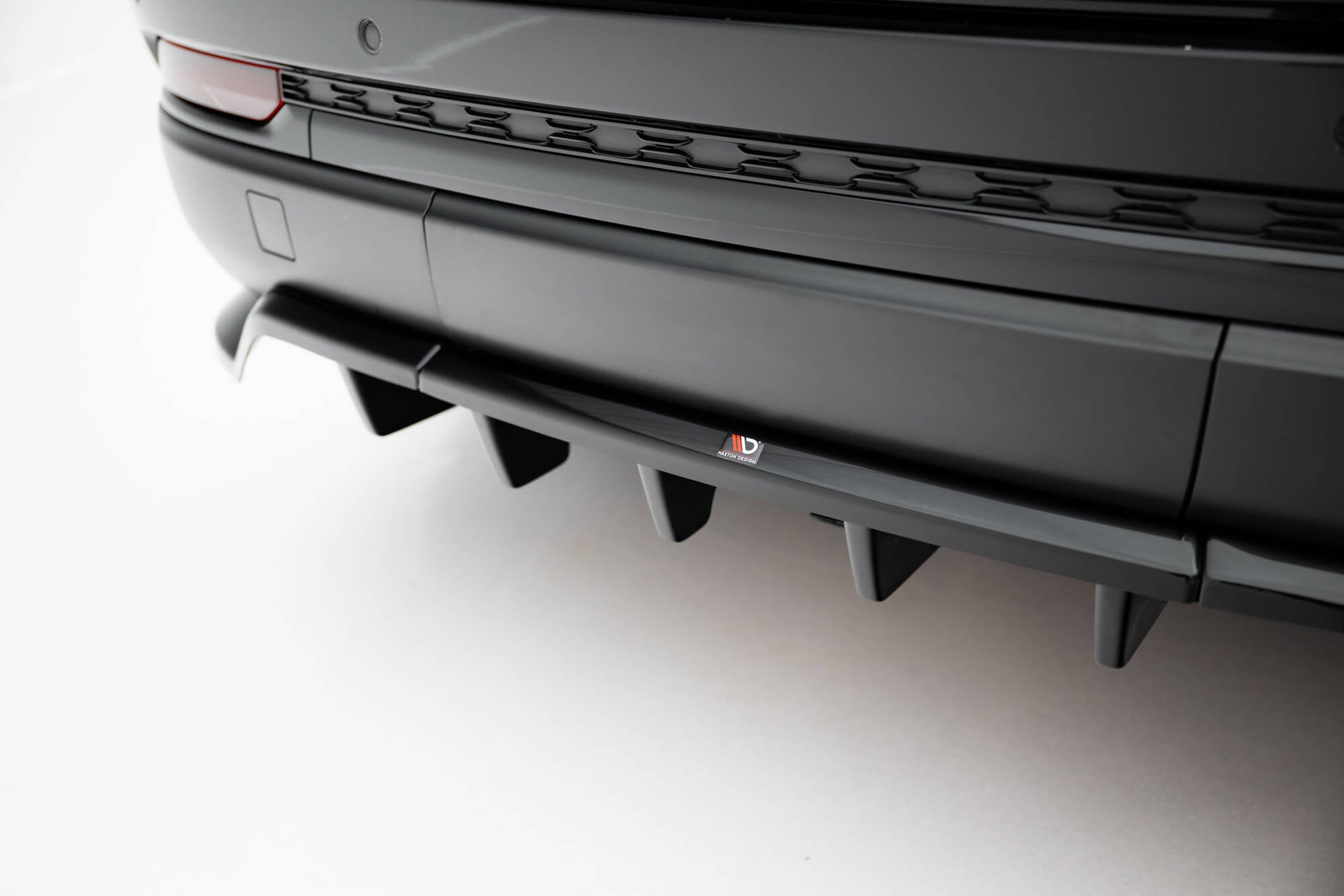 Maxton Design Street+ Mittlerer Diffusor RACE passend für Jeep Grand Cherokee Trailhawk Mk5 schwarz Hochglanz