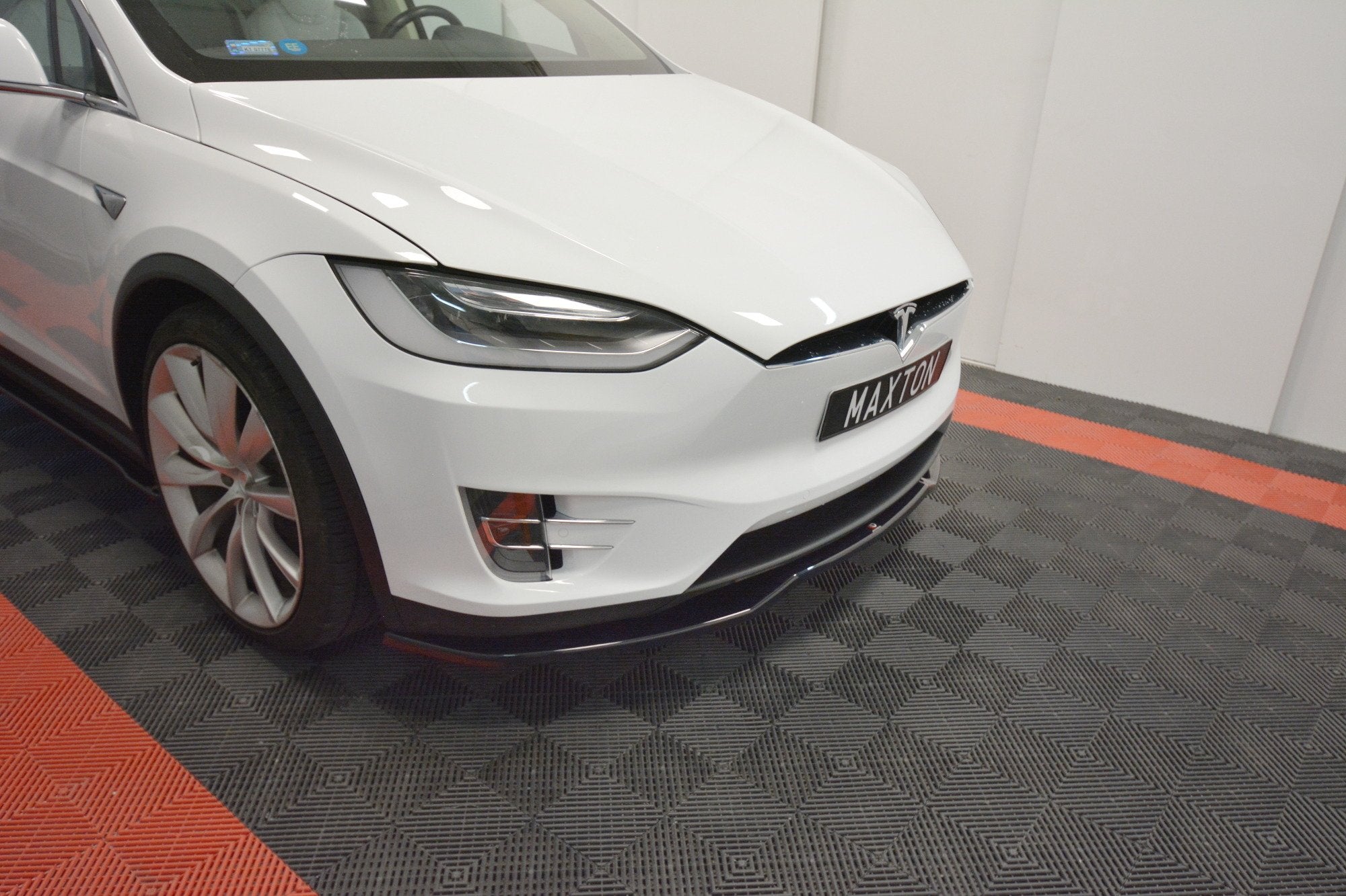 Maxton Design Street+ Spoilerlippe Front Ansatz V.2 passend für TESLA MODEL X schwarz Hochglanz