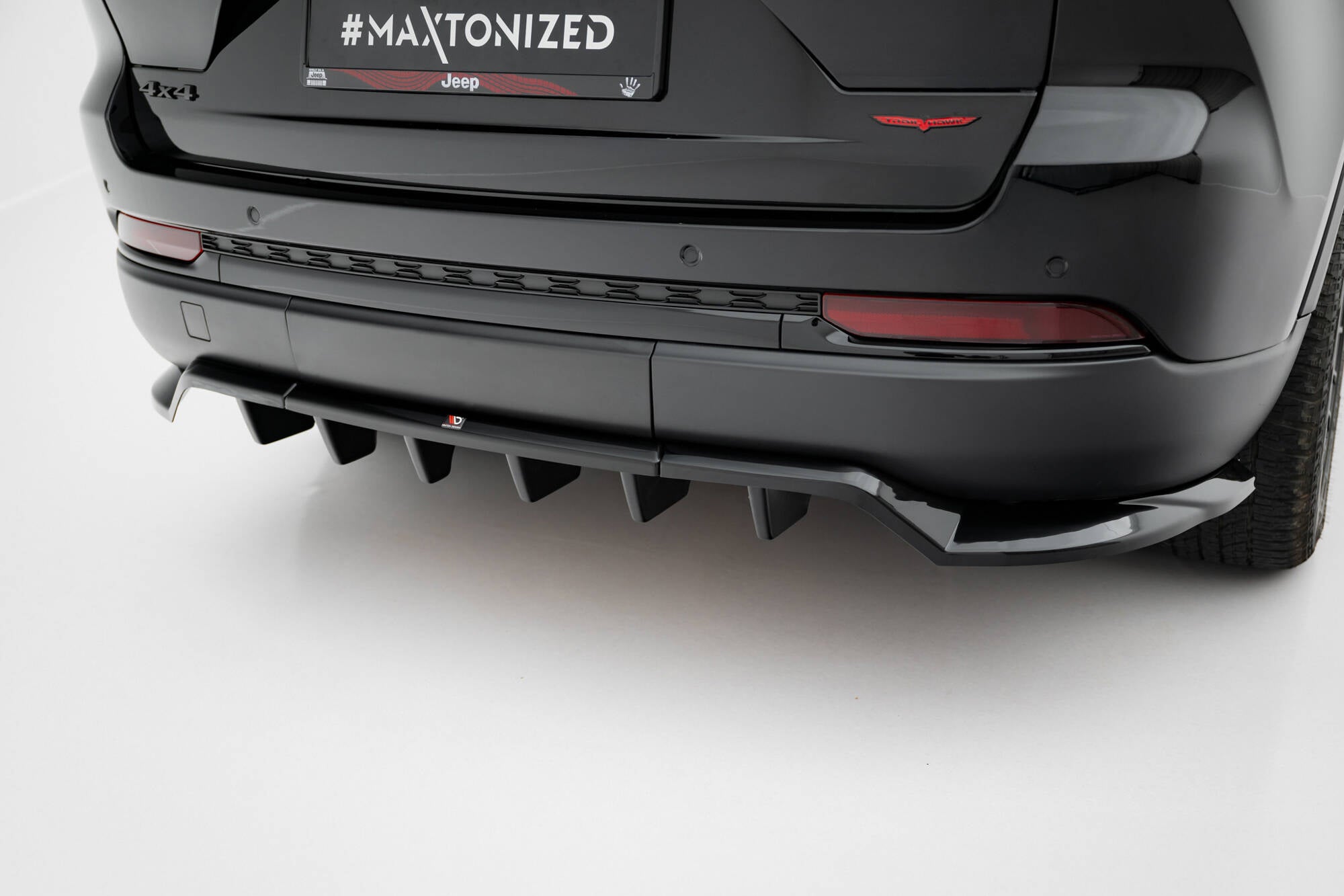 Maxton Design Street+ Mittlerer Diffusor RACE passend für Jeep Grand Cherokee Trailhawk Mk5 schwarz Hochglanz