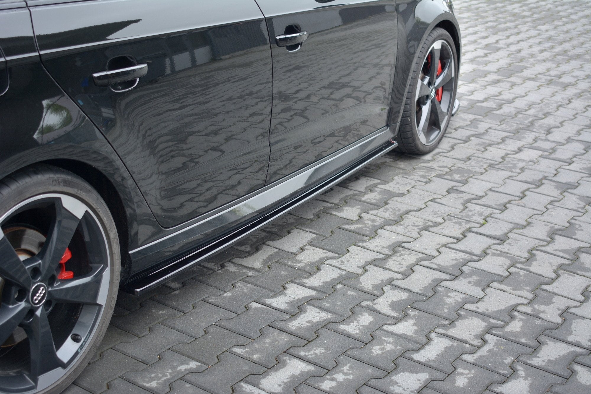 Maxton Design Street+ Seitenschweller Leisten passend für Audi RS3 Sportback 8V Facelift schwarz Hochglanz