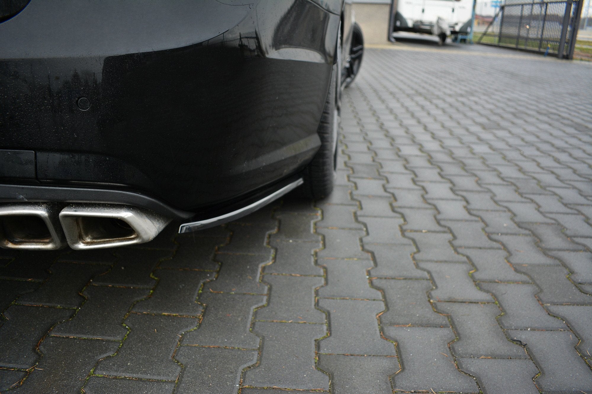 Maxton Design Heck Ansatz Flaps Diffusor passend für Mercedes-Benz E63 AMG W212 schwarz Hochglanz