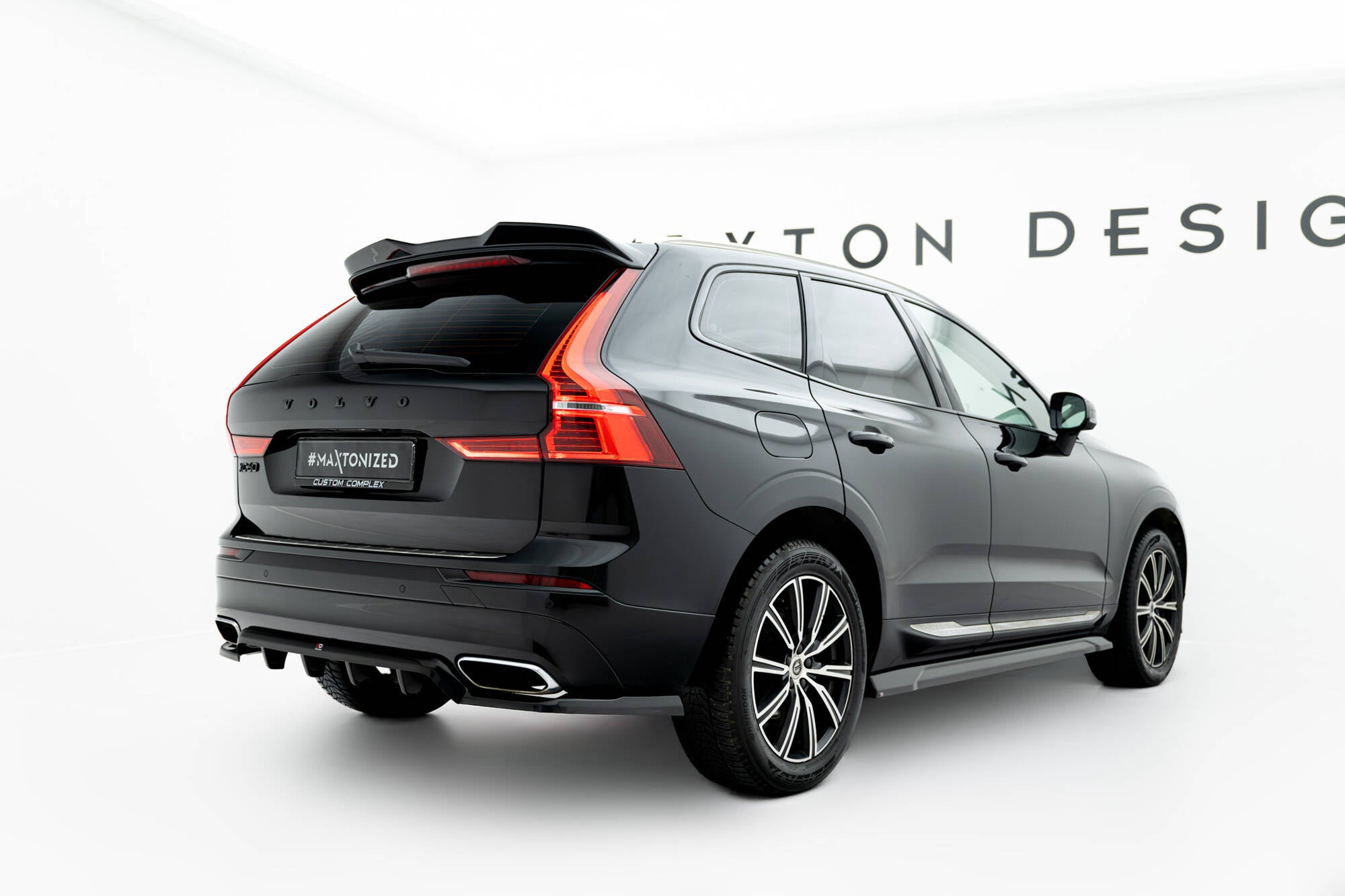 Maxton Design Spoiler CAP 3D passend für Volvo XC60 Mk2 schwarz Hochglanz
