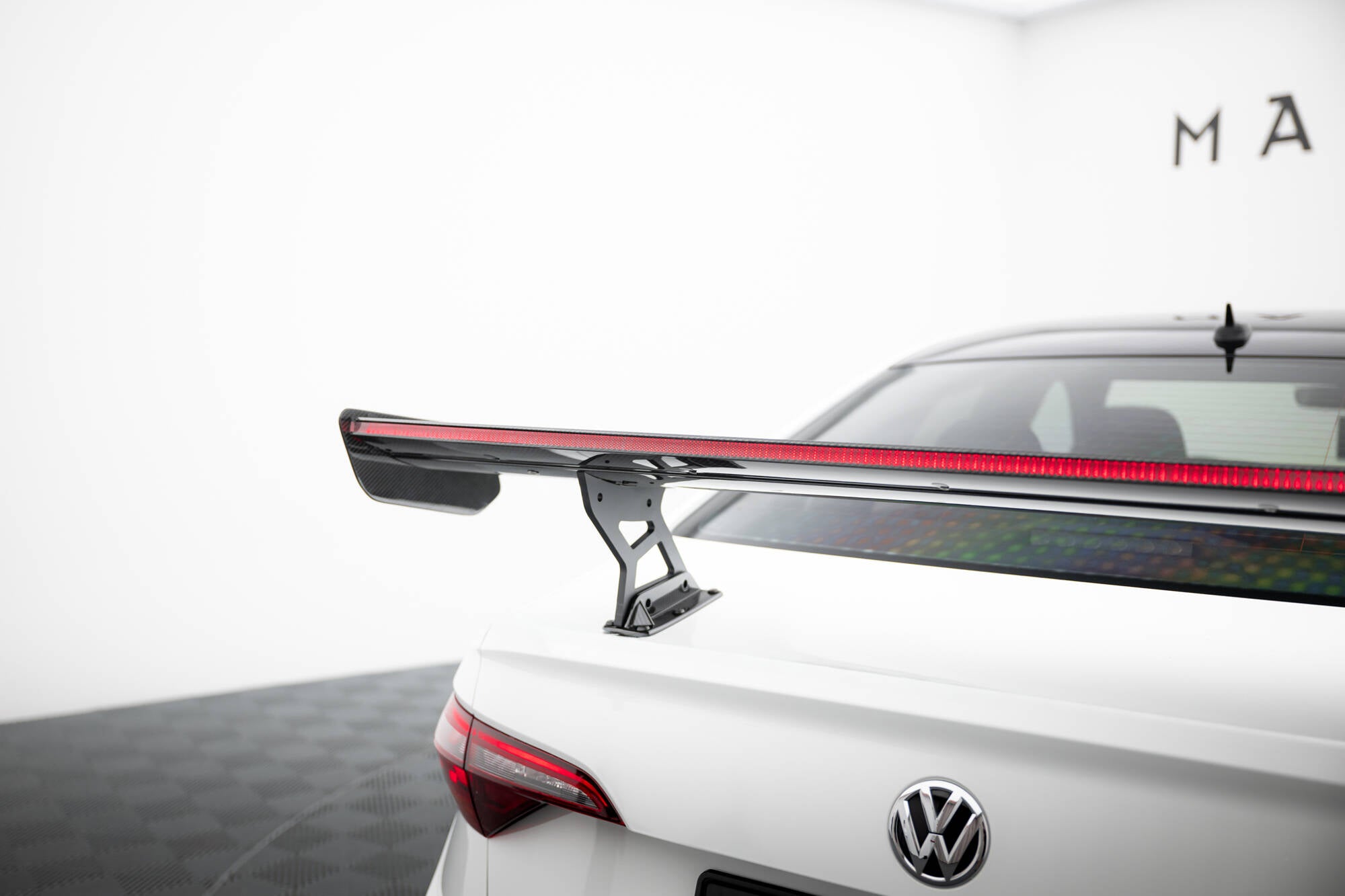 Maxton Design Carbon Spoiler With Internal Brackets Uprights + LED VW Jetta GLI Mk7 für Volkswagen Jetta Mk7