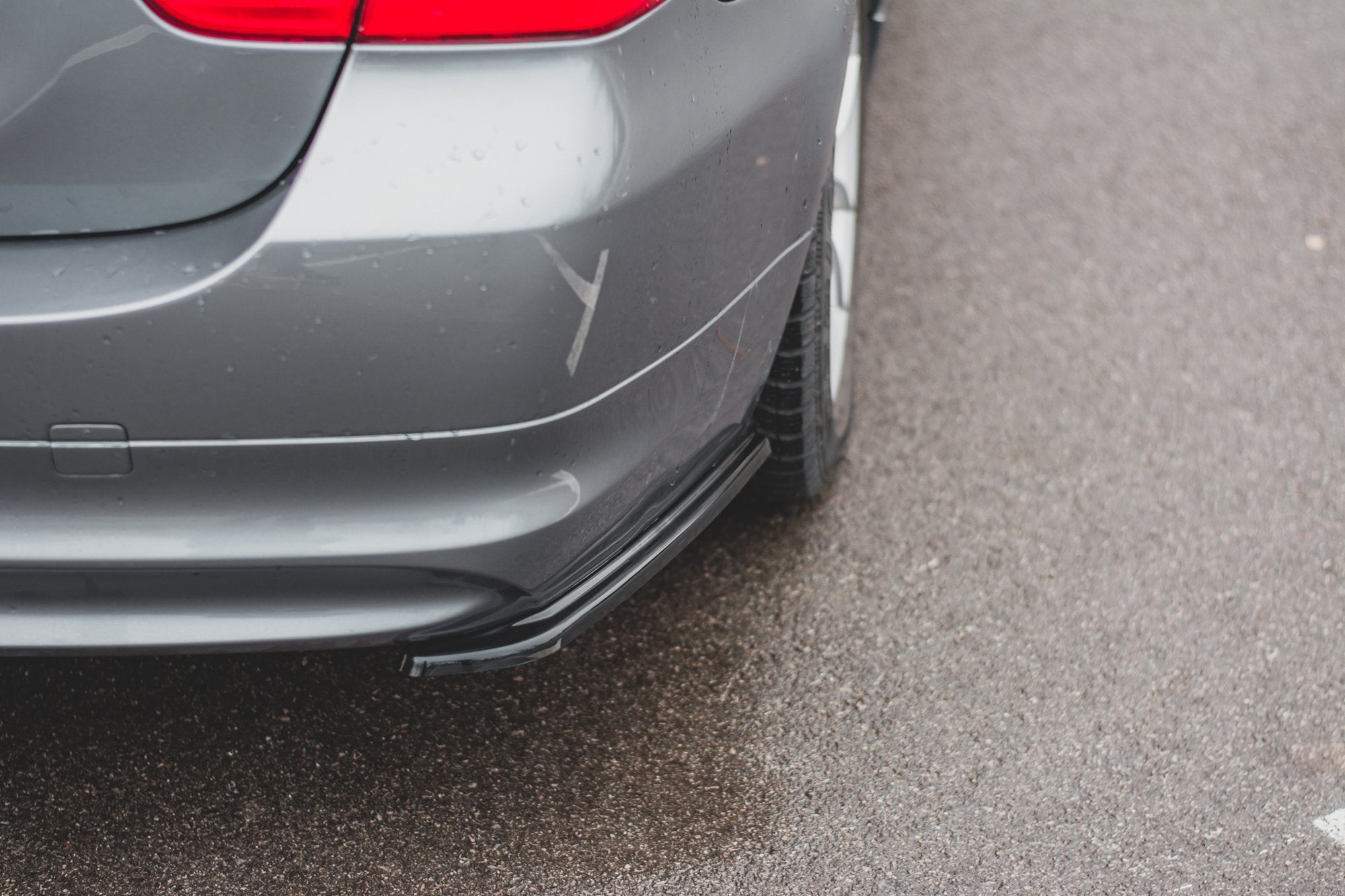 Maxton Design Heck Ansatz Flaps Diffusor für BMW 3er E91 Facelift Carbon Look
