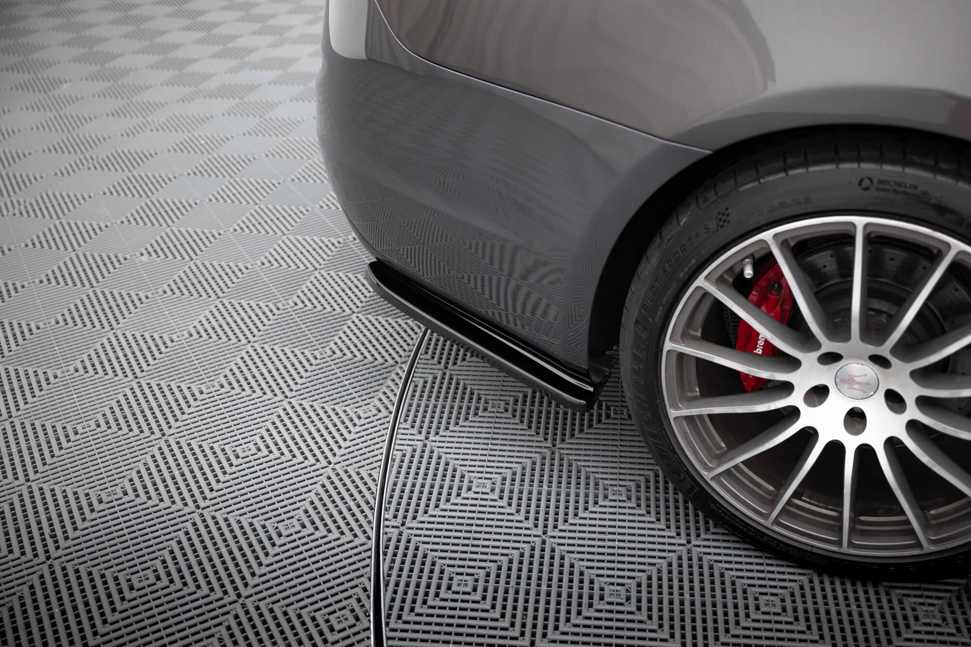 Maxton Design Heck Ansatz Flaps Diffusor passend für Maserati Quattroporte Mk6 schwarz Hochglanz