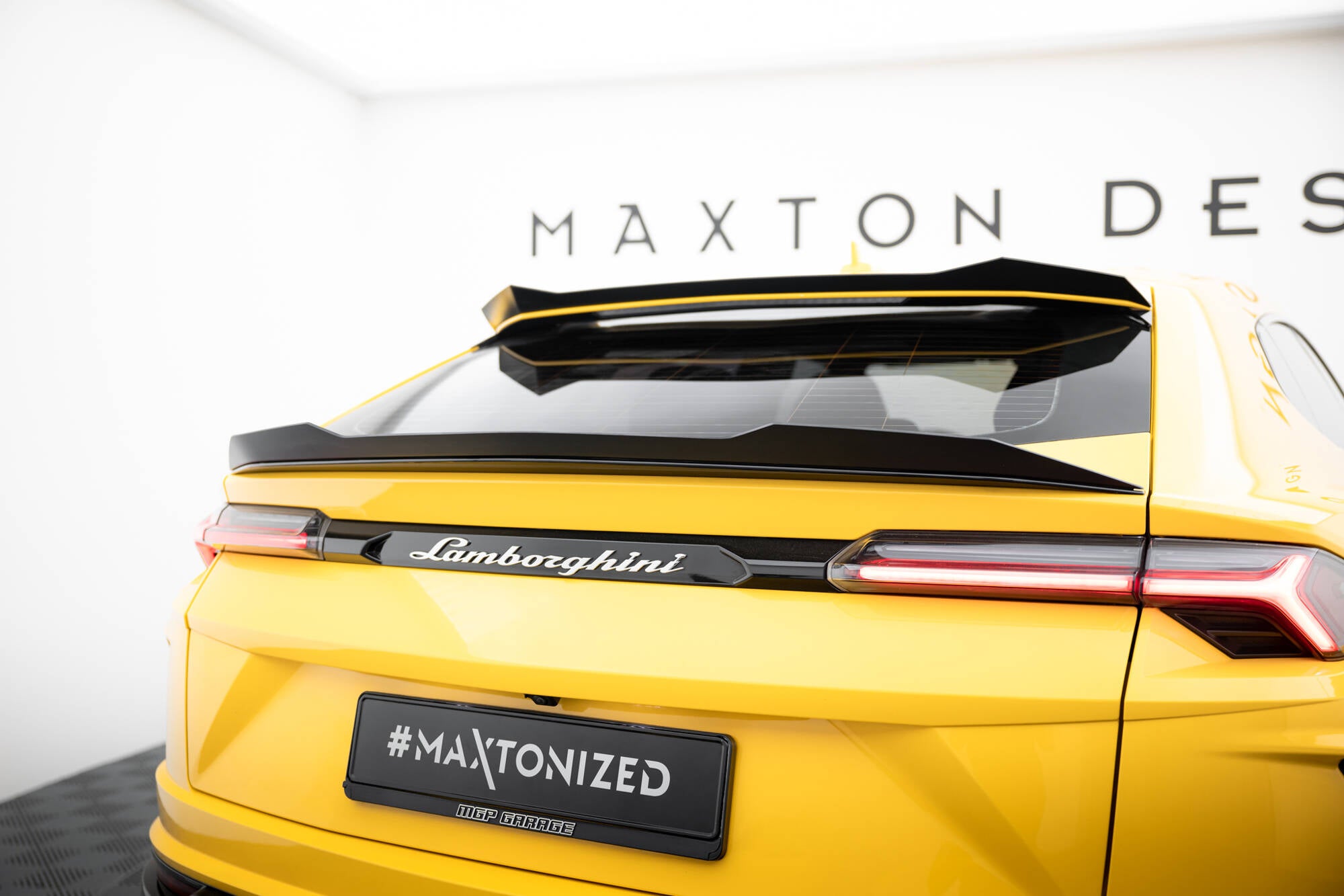Maxton Design Niedriger Spoiler CAP passend für Lamborghini Urus Mk1 schwarz Hochglanz
