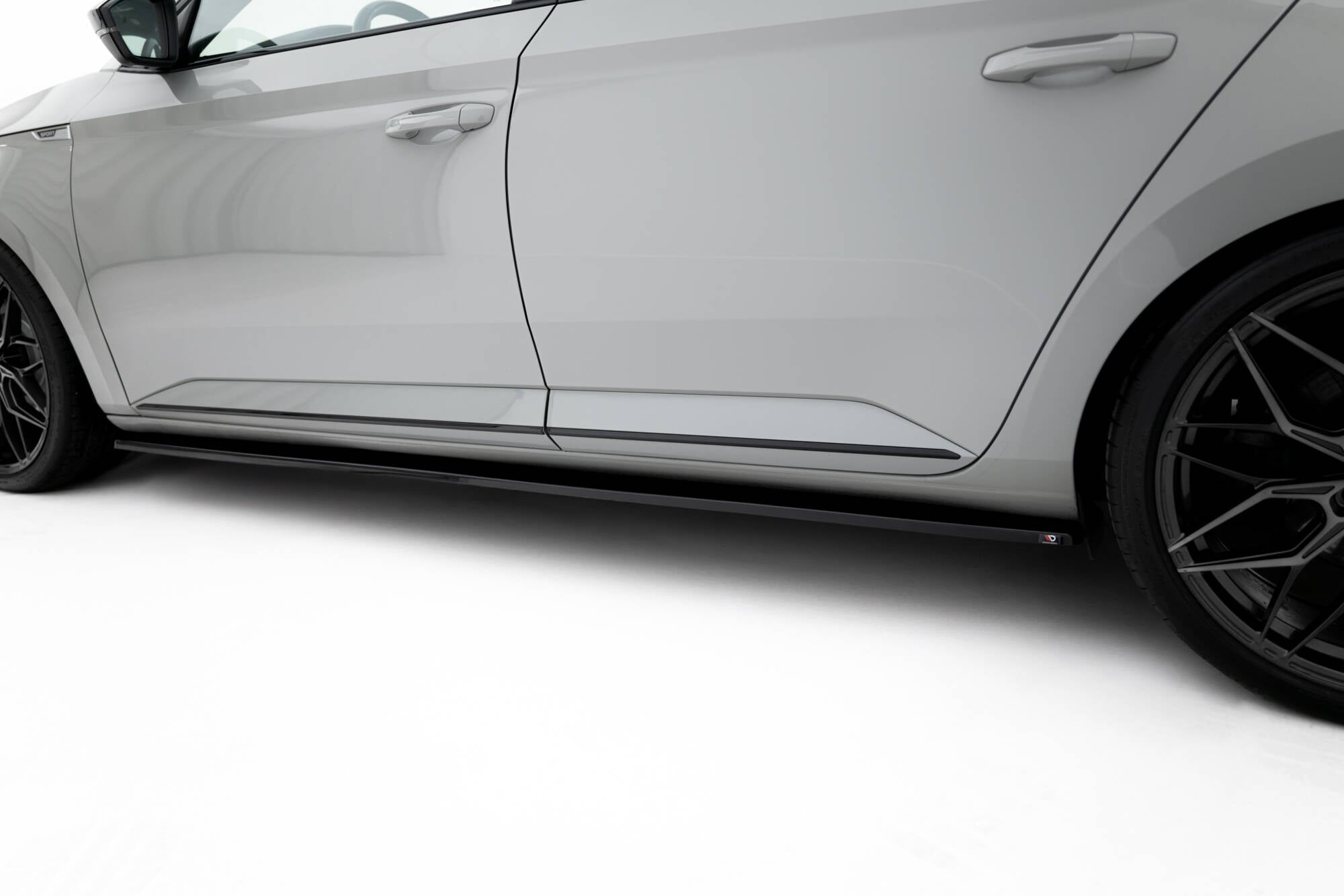Maxton Design Street+ Seitenschweller Leisten passend für Skoda Superb Liftback / Combi Mk3 schwarz Hochglanz