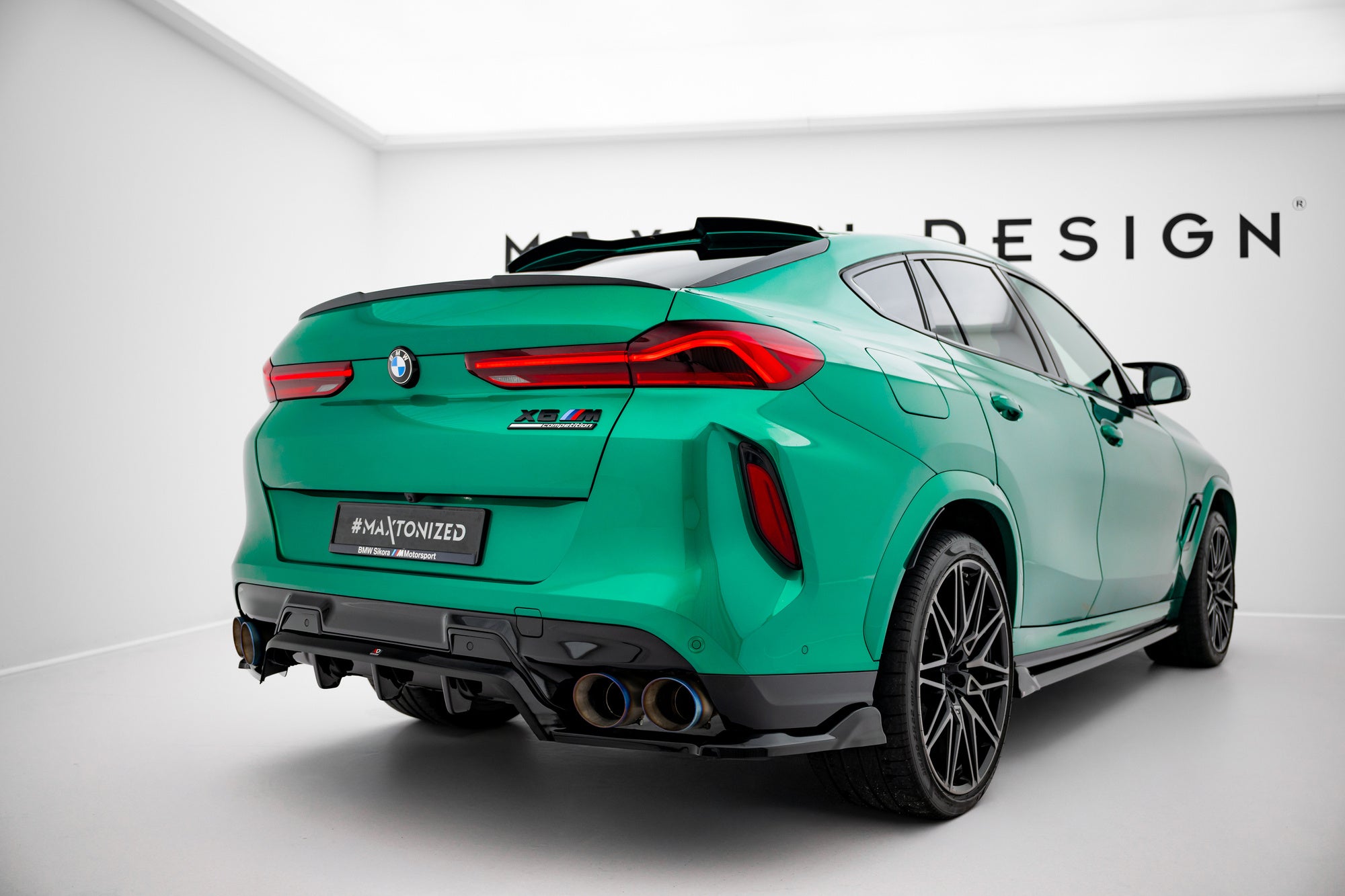 Maxton Design Street+ Mittlerer Diffusor RACE passend für BMW X6 M F96 Facelift schwarz Hochglanz
