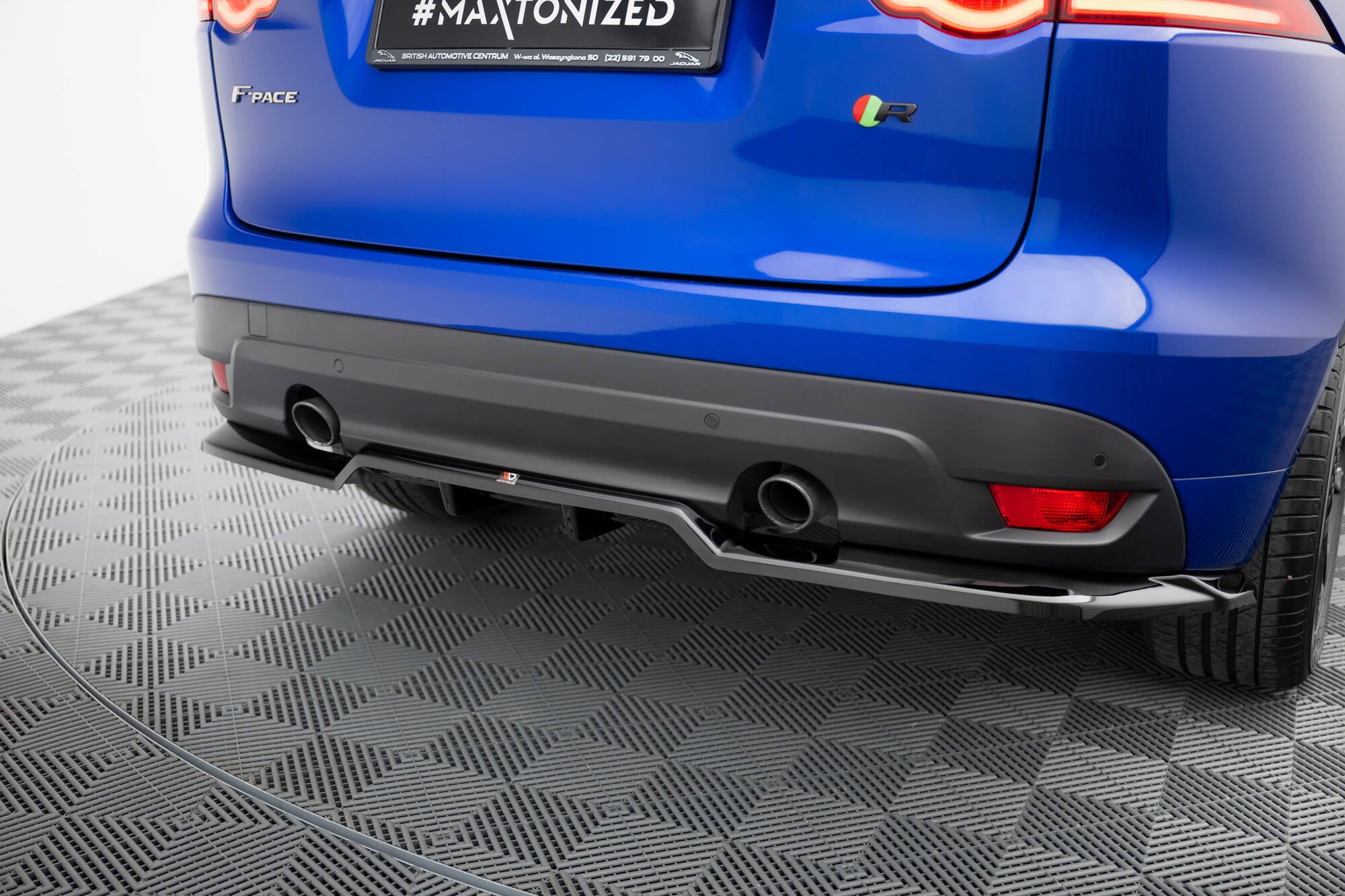 Maxton Design Street+ Mittlerer Diffusor RACE passend für Jaguar F-Pace R-Sport X761 schwarz Hochglanz