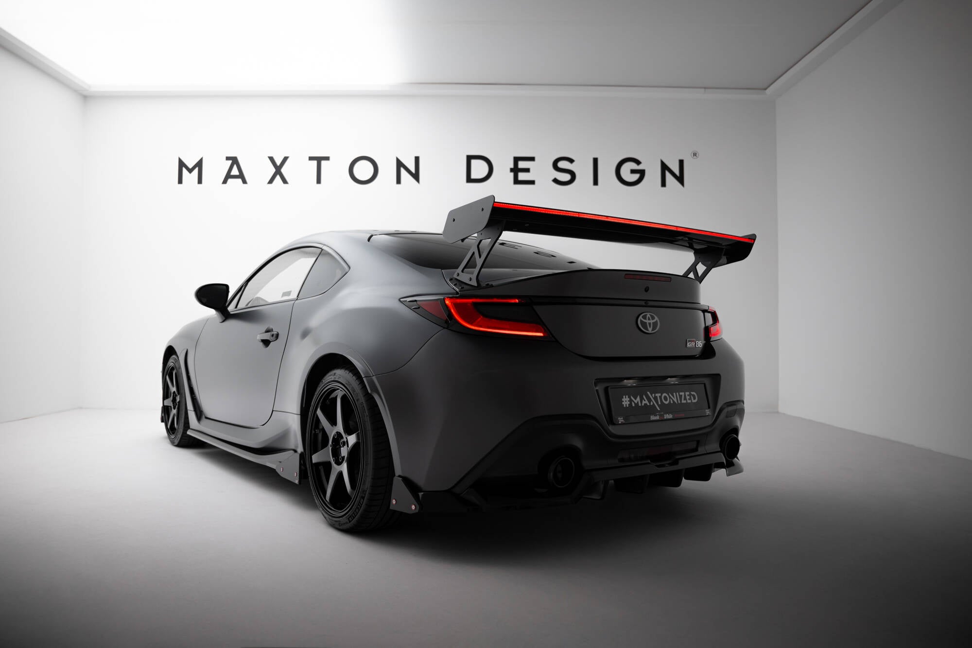 Maxton Design Carbon Spoiler With External Brackets Uprights + LED Toyota GR86 / Subaru BRZ Mk2 für Toyota GR86 Mk1