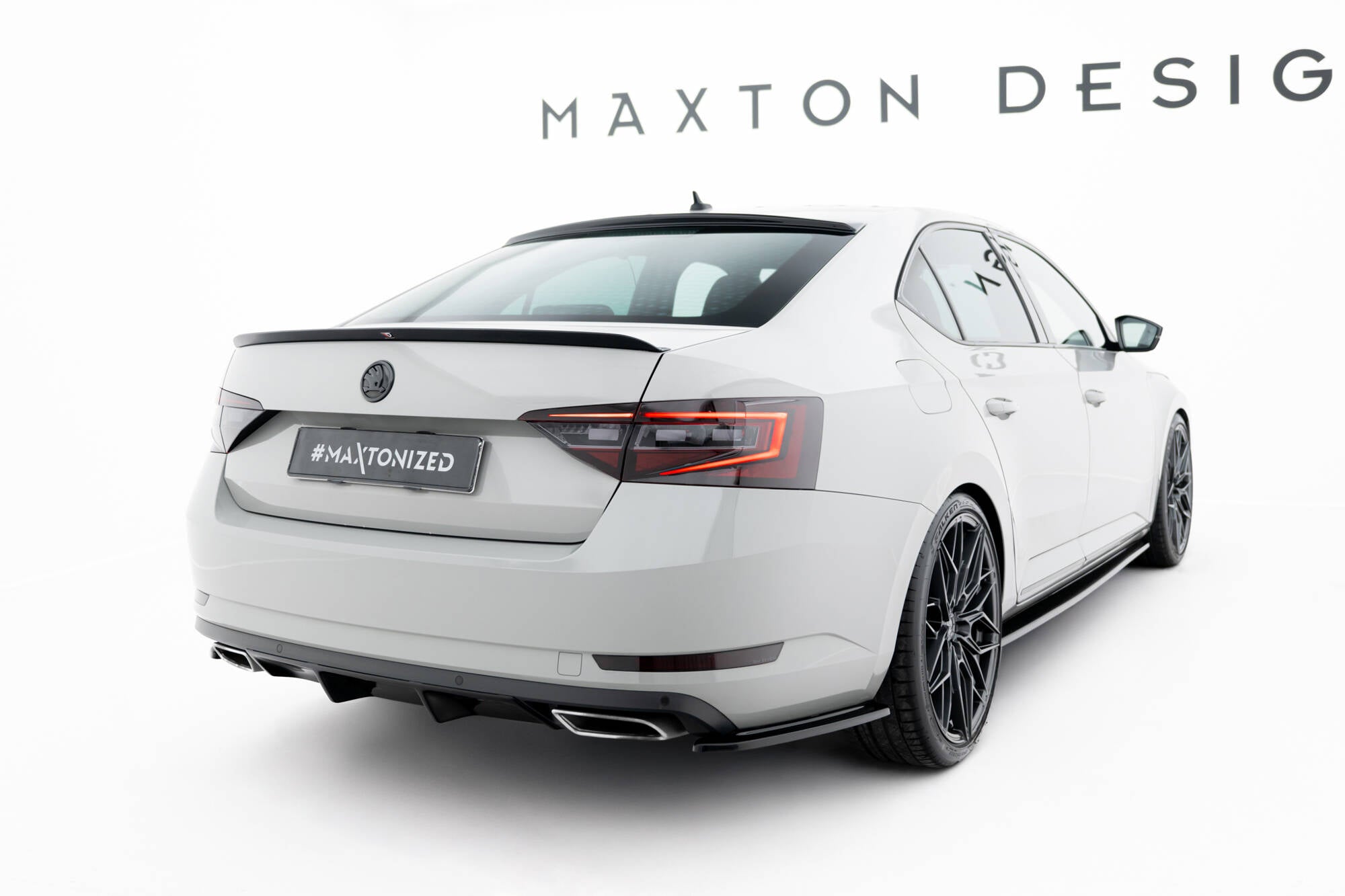 Maxton Design Heck Ansatz Flaps Diffusor V.2 passend für Skoda Superb Liftback / Combi Mk3 schwarz Hochglanz