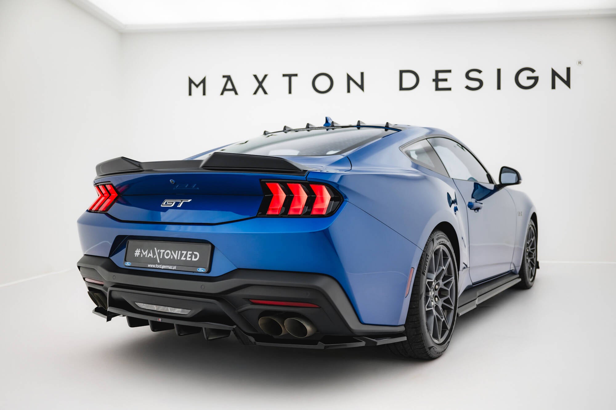 Maxton Design Spoiler CAP 3D passend für Ford Mustang GT Mk7 schwarz Hochglanz