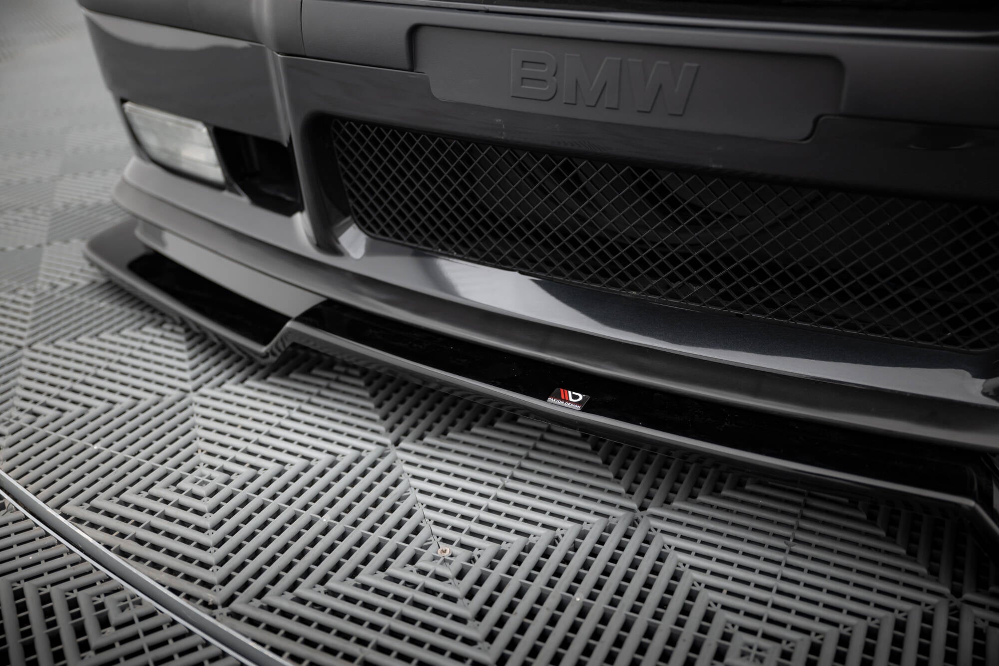 Maxton Design Street+ Spoilerlippe Front Ansatz V.2 passend für BMW M3 / 3 M-Paket Coupe / Cabrio E36 schwarz Hochglanz