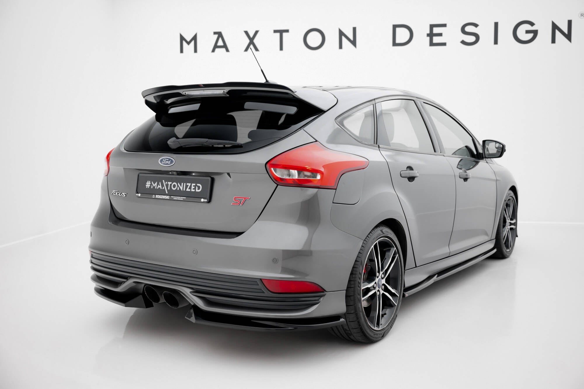 Maxton Design Heck Ansatz Flaps Diffusor V.3 passend für Ford Focus ST Mk3 Facelift schwarz Hochglanz