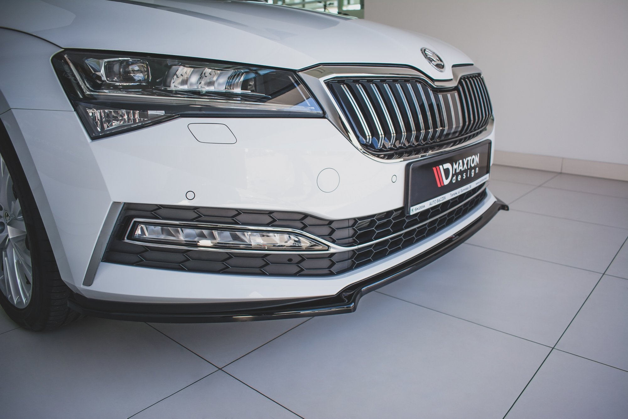 Maxton Design Street+ Spoilerlippe Front Ansatz V.1 passend für Skoda Superb Liftback / Combi Mk3 Facelift schwarz Hochglanz