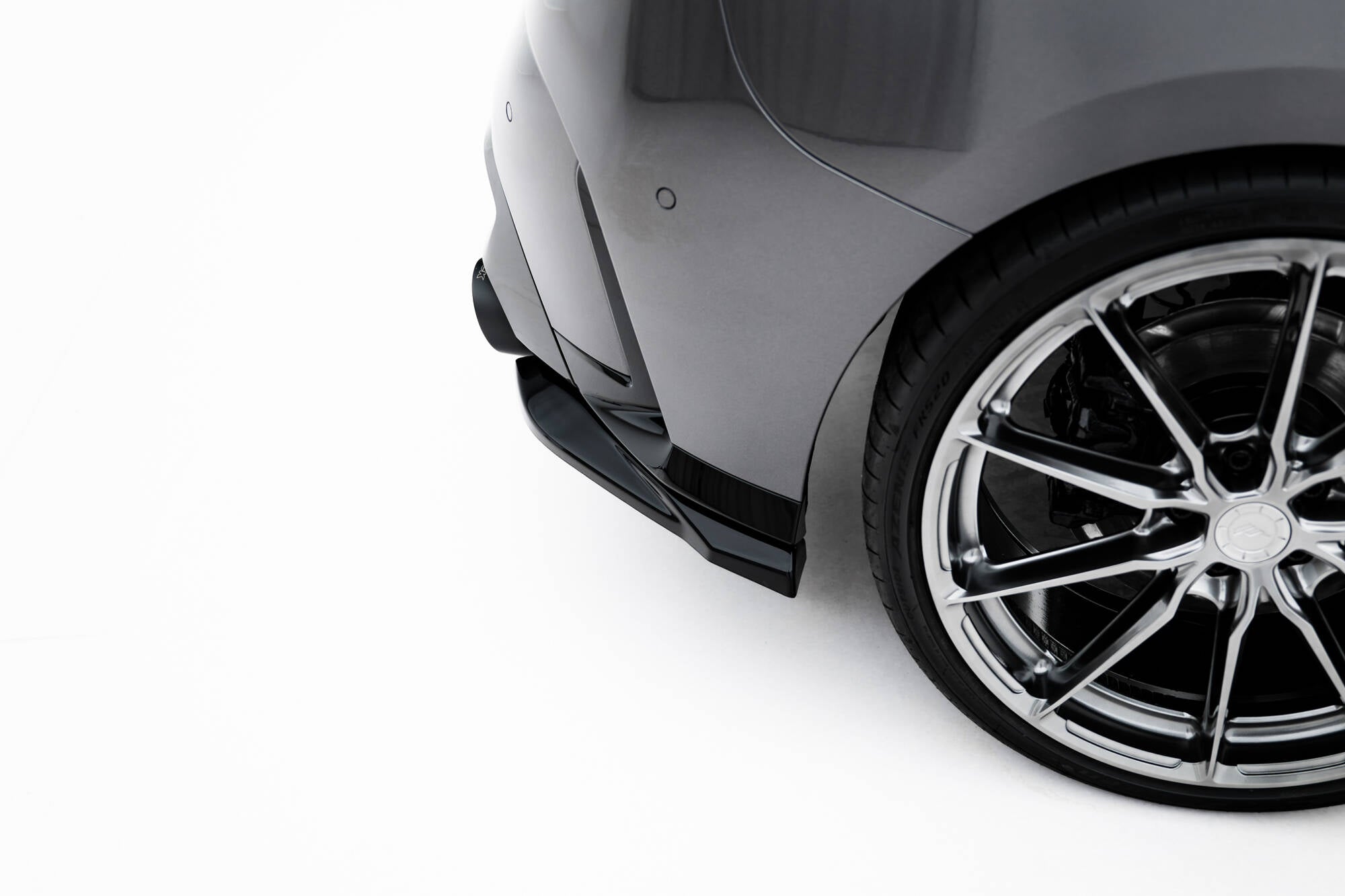 Maxton Design Heck Ansatz Flaps Diffusor V.4 passend für BMW M135i F70 schwarz Hochglanz