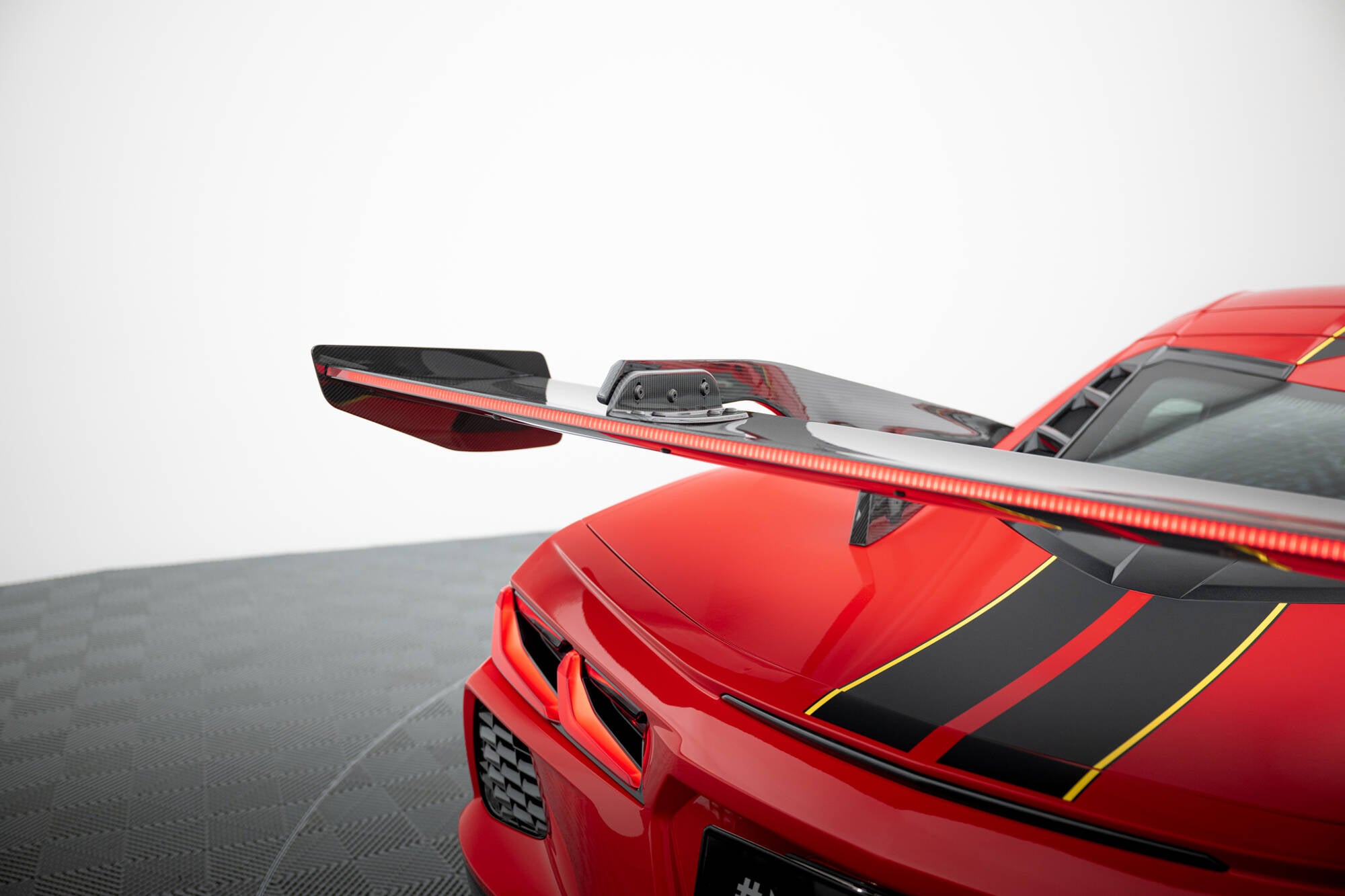 Maxton Design Carbon Spoiler + LED Chevrolet Corvette C8 für Chevrolet Corvette C8