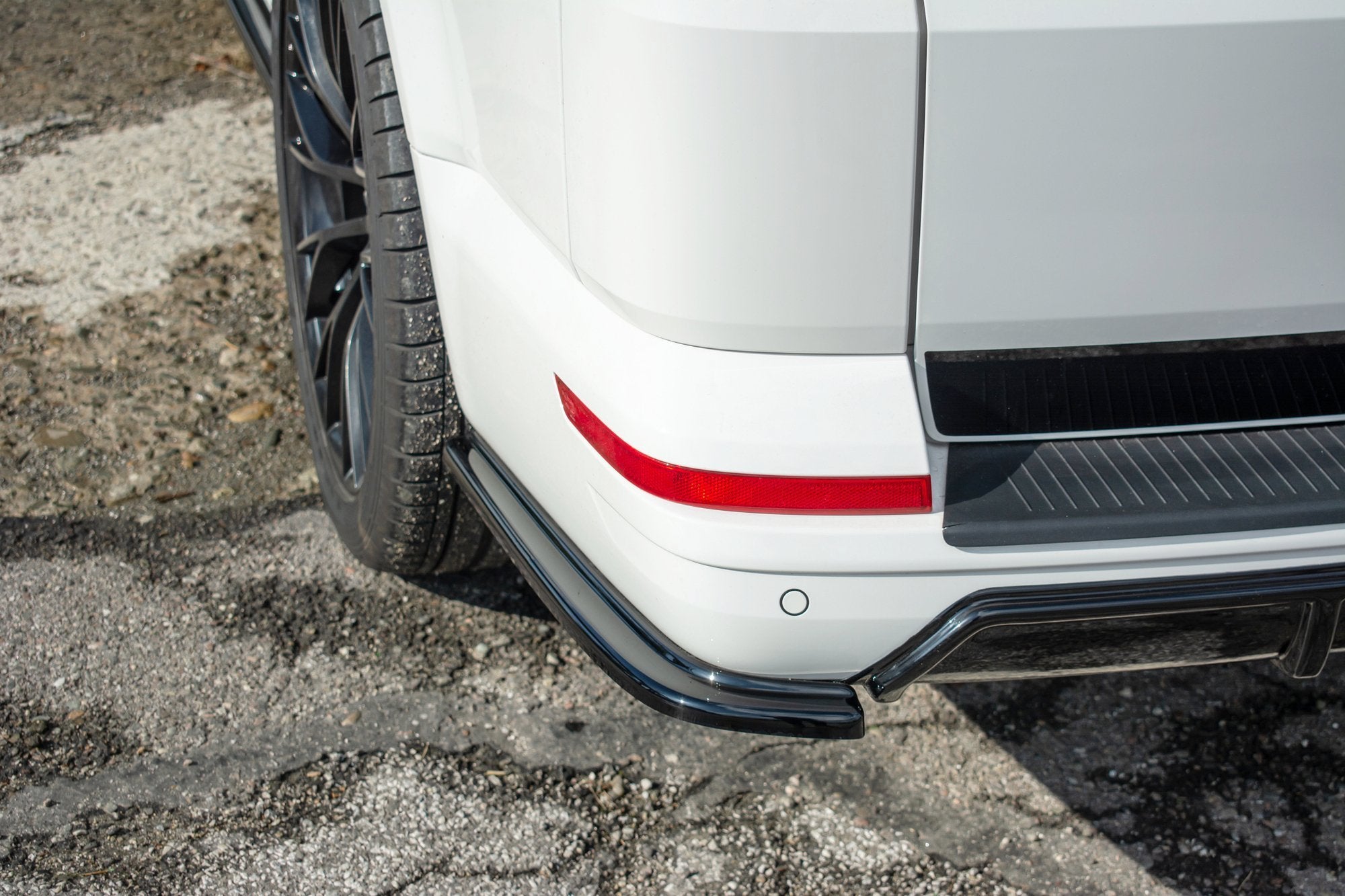 Maxton Design Heck Ansatz Flaps Diffusor passend für VW T6 schwarz Hochglanz