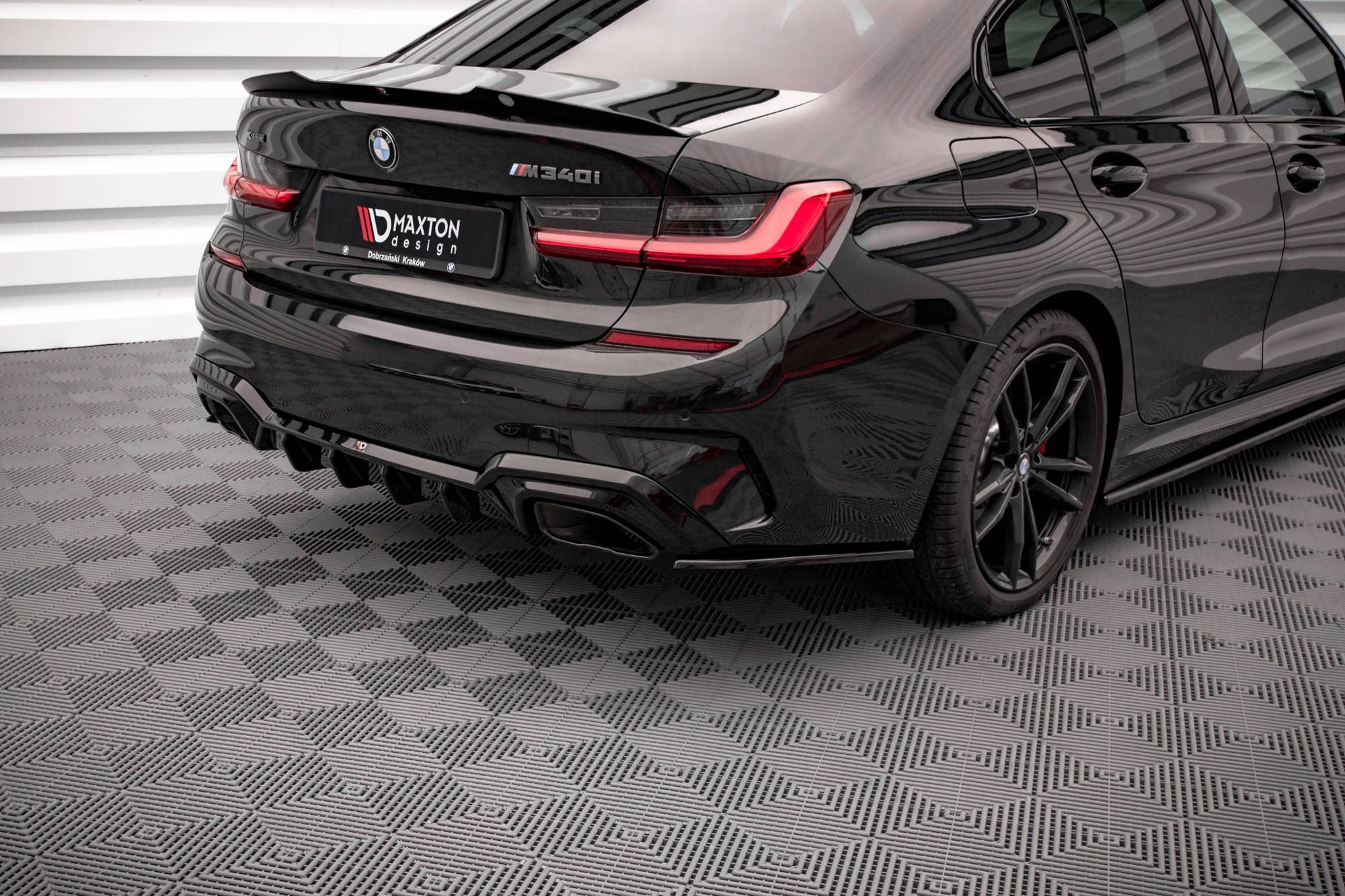 Maxton Design Heck Ansatz Flaps Diffusor V.3 passend für BMW M340i / M-Paket G20 / G21 schwarz Hochglanz