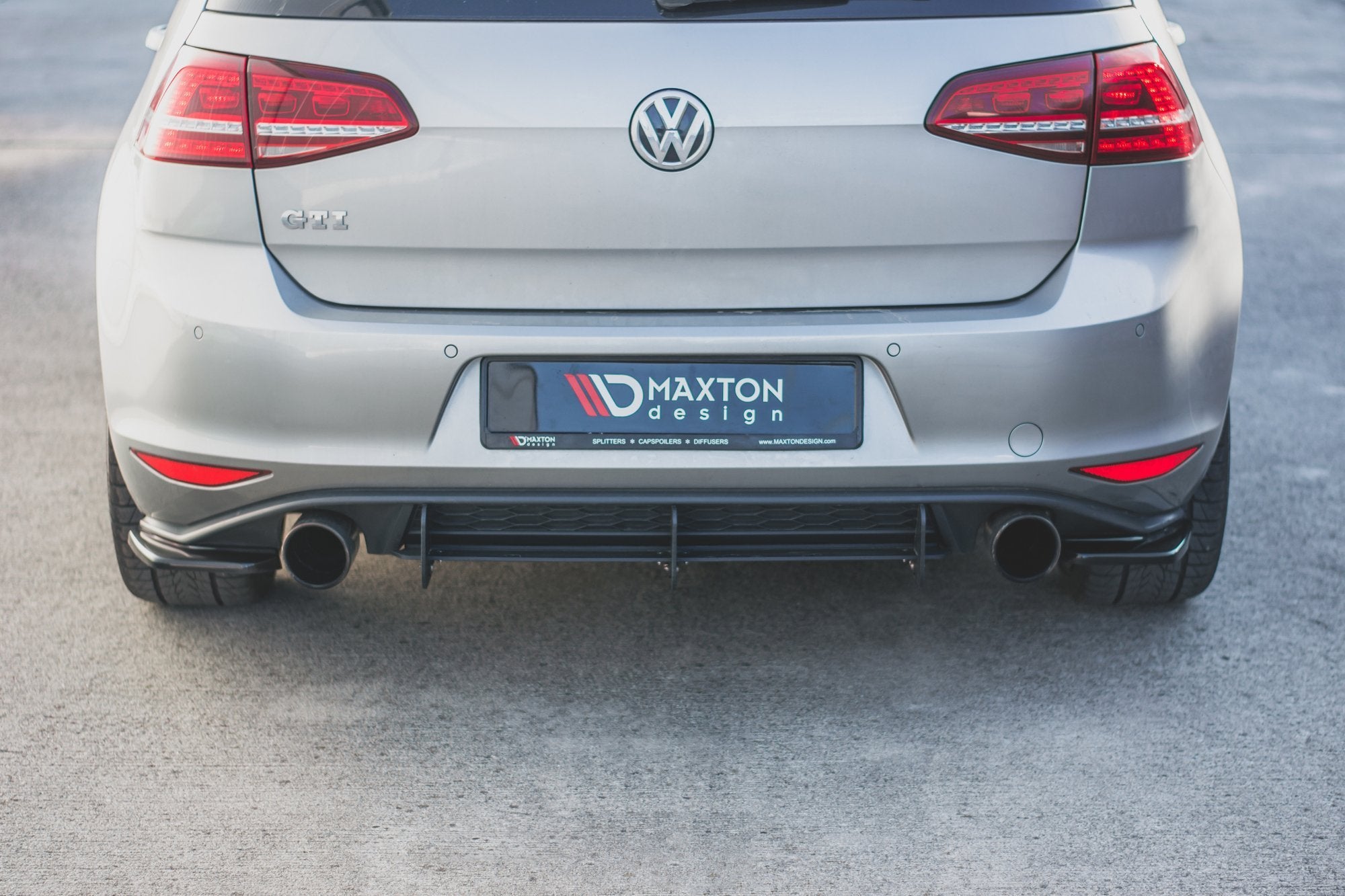 Maxton Design Heck Ansatz Flaps Diffusor V.2 passend für VW Golf 7 GTI schwarz Hochglanz