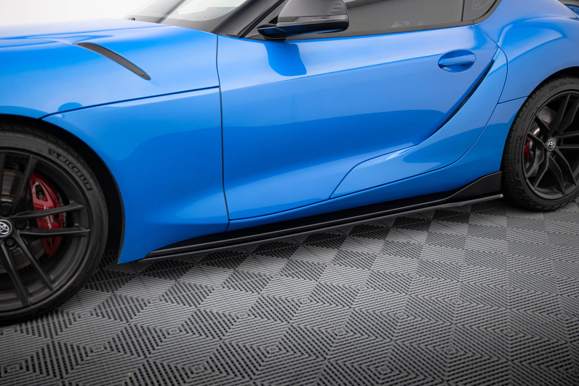 Maxton Design Street+ Seitenschweller Leisten V.2 passend für Toyota Supra Mk5 schwarz Hochglanz