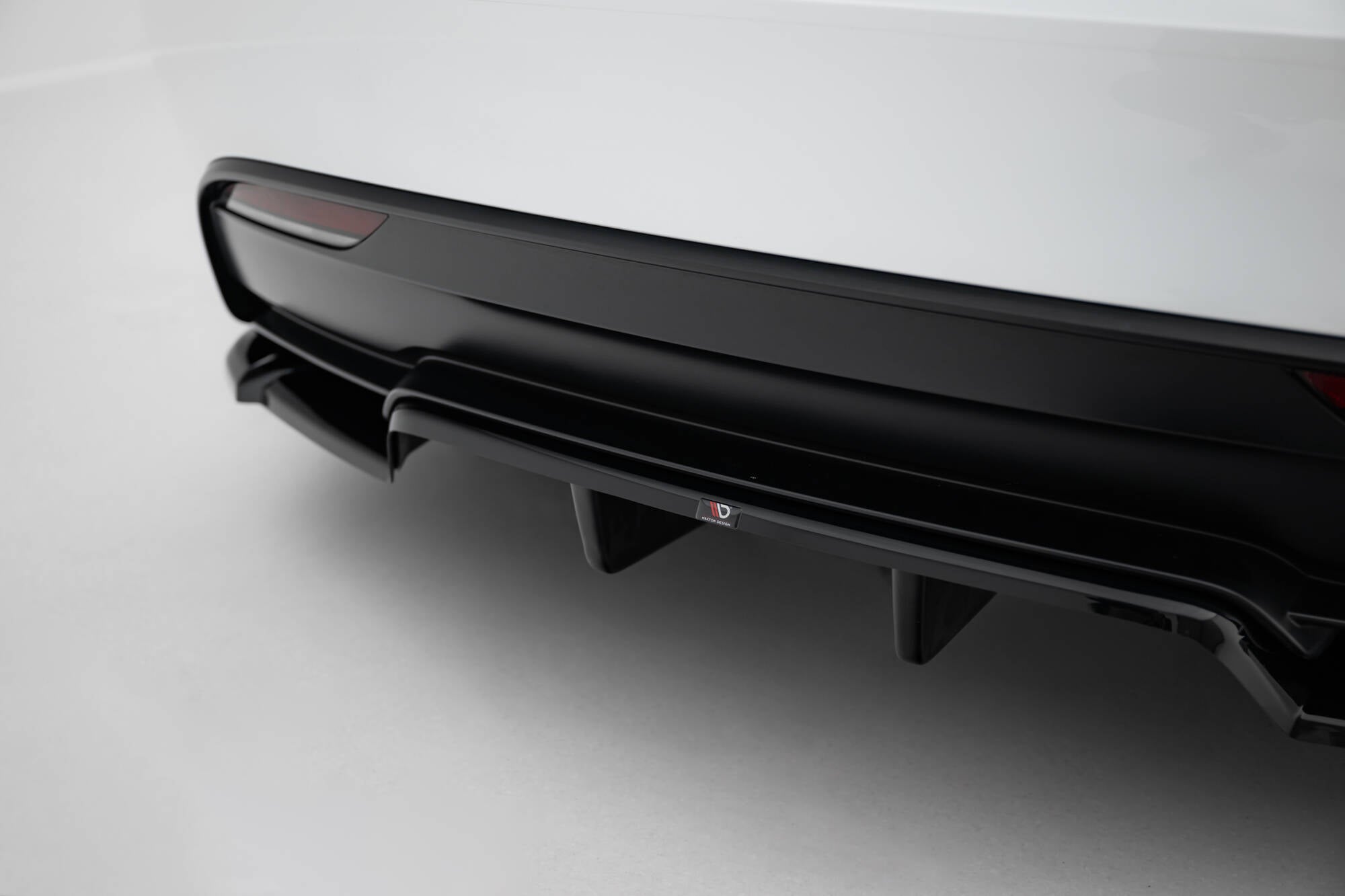 Maxton Design Street+ Mittlerer Diffusor RACE V.2 passend für Tesla Model 3 Performance Mk1 Facelift schwarz Hochglanz