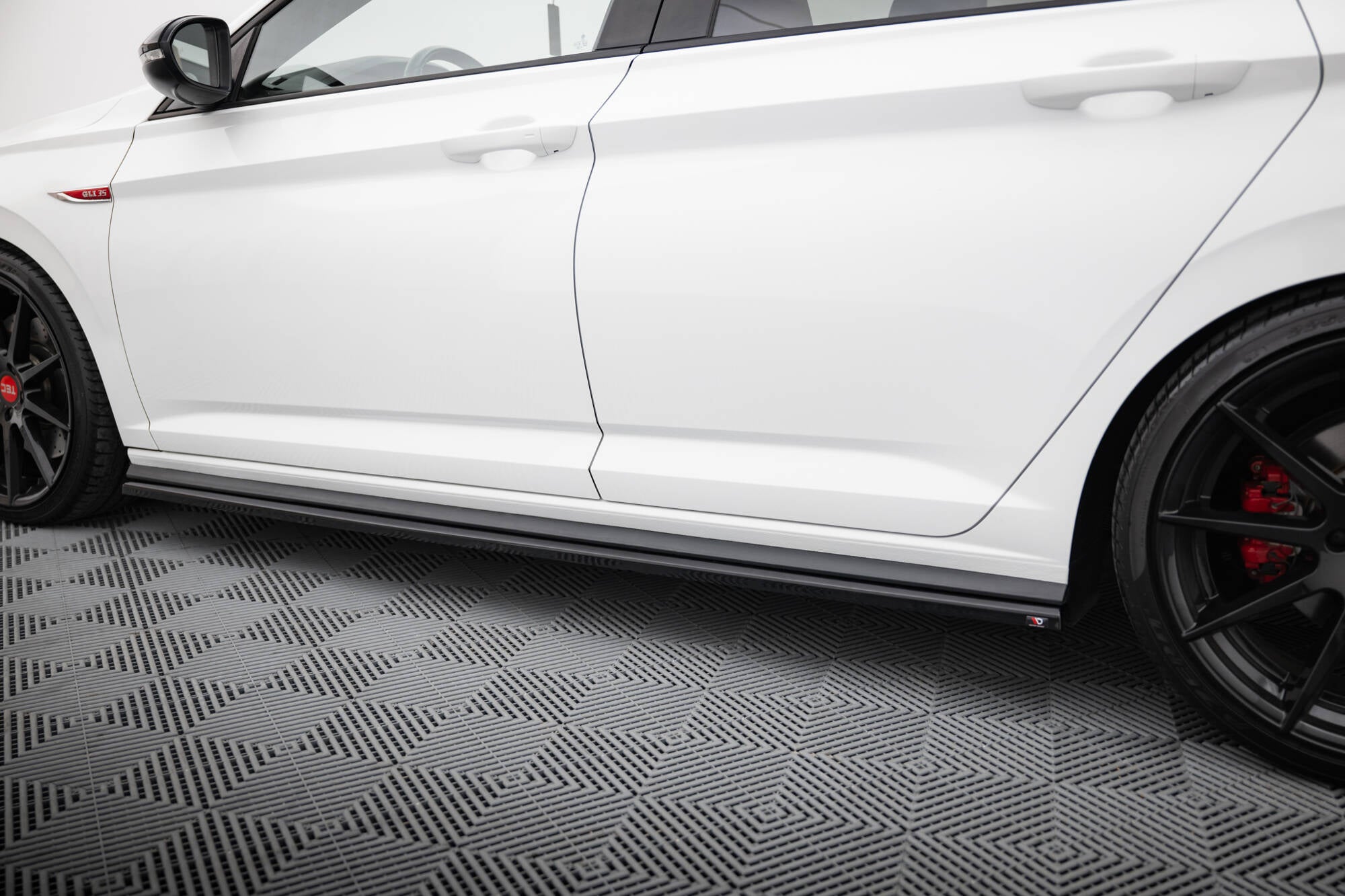 Maxton Design Street+ Seitenschweller Leisten passend für VW Jetta GLI Mk7 Facelift 2 schwarz Hochglanz