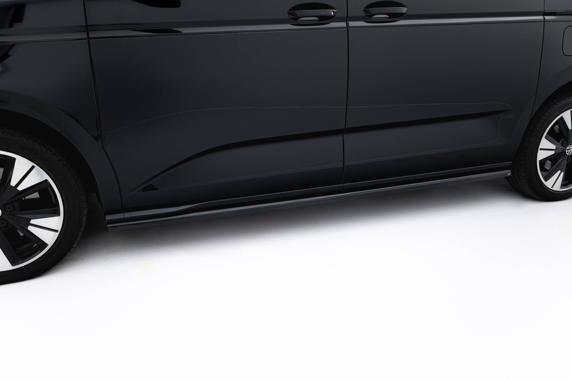 Maxton Design Street+ Seitenschweller Leisten passend für VW Multivan Long T7 schwarz Hochglanz