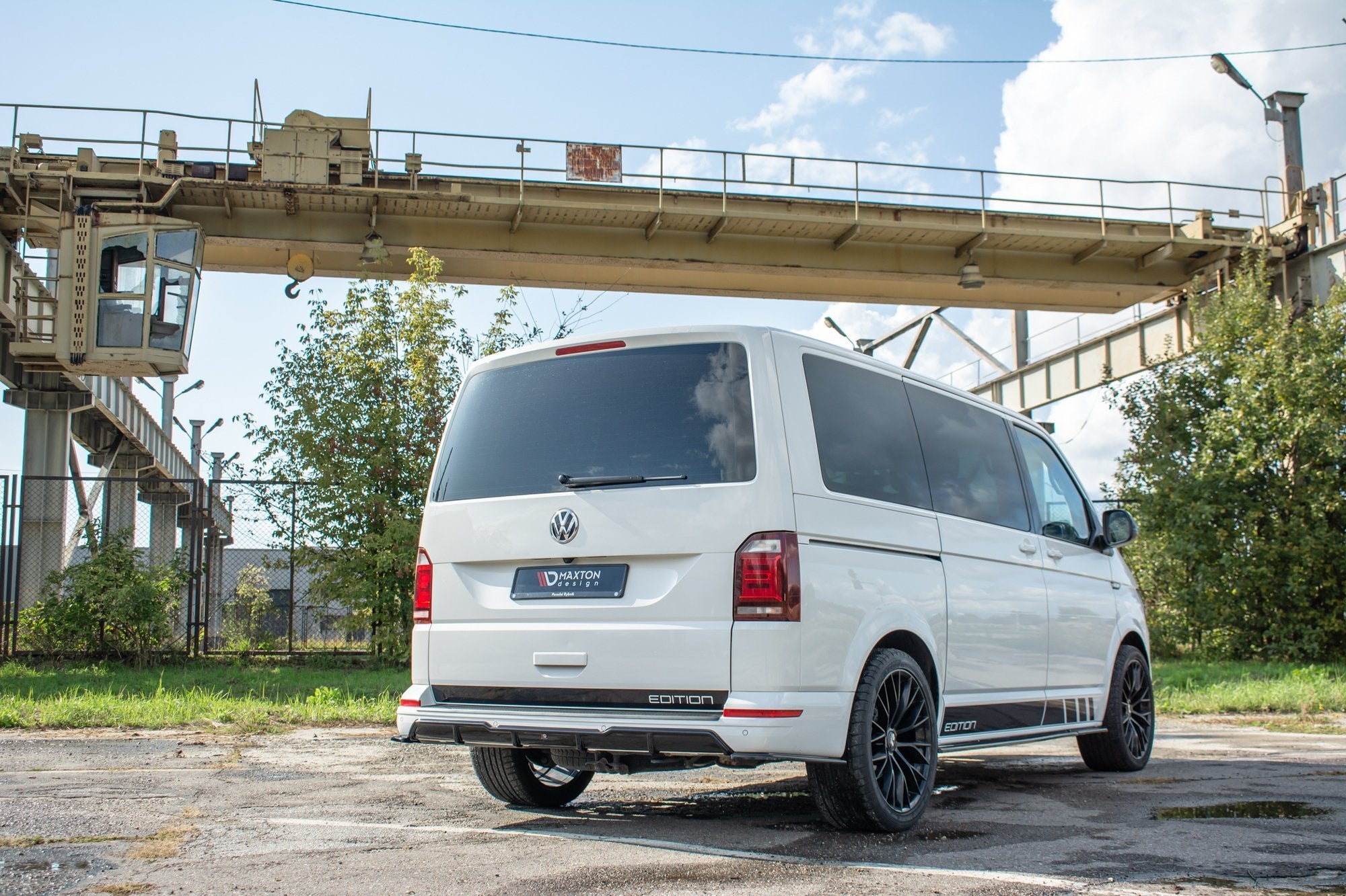 Maxton Design Diffusor Heck Ansatz passend für VW T6 / T6.1 schwarz Hochglanz
