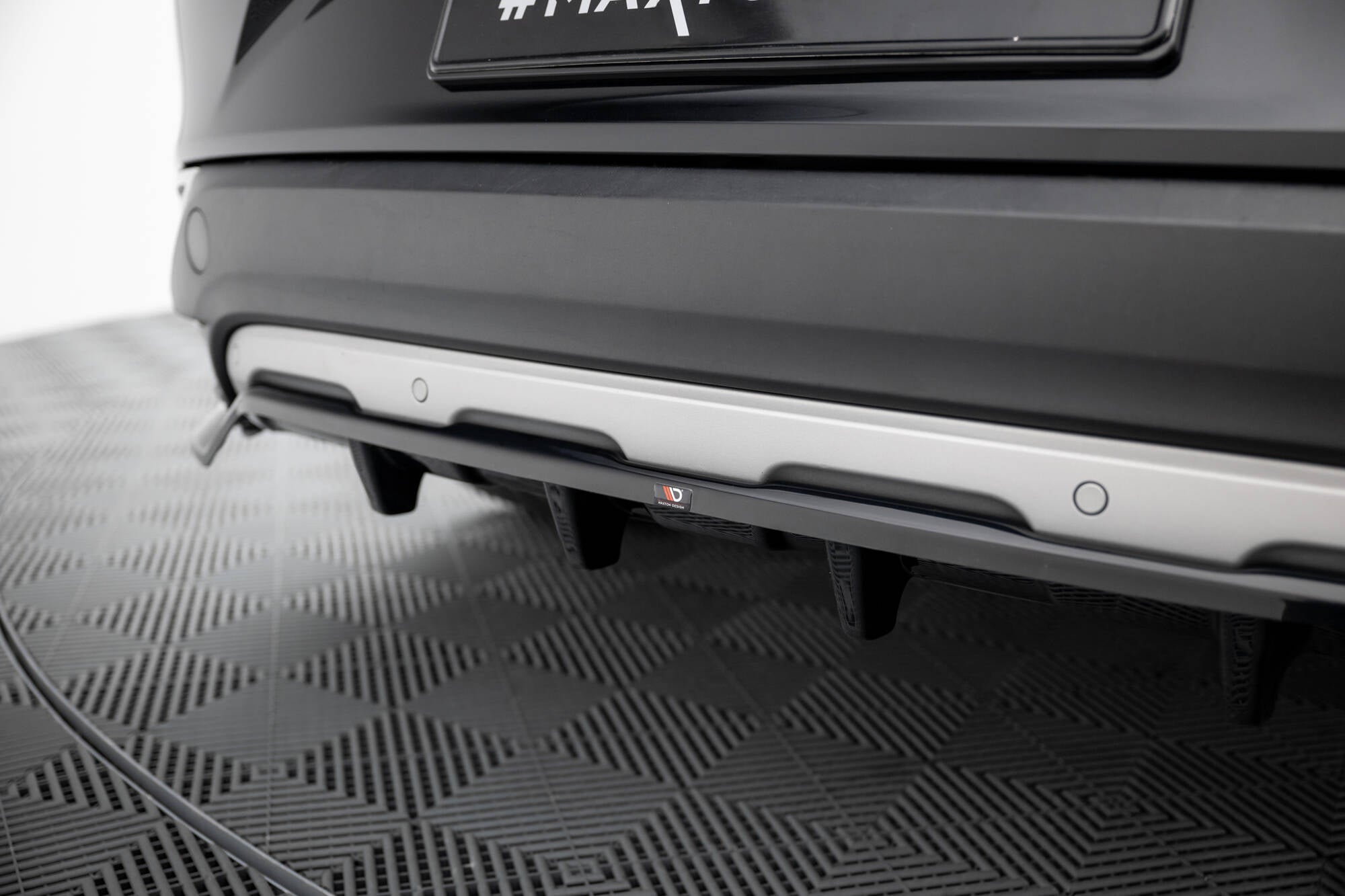 Maxton Design Street+ Mittlerer Diffusor RACE passend für Renault Espace Mk5 schwarz Hochglanz