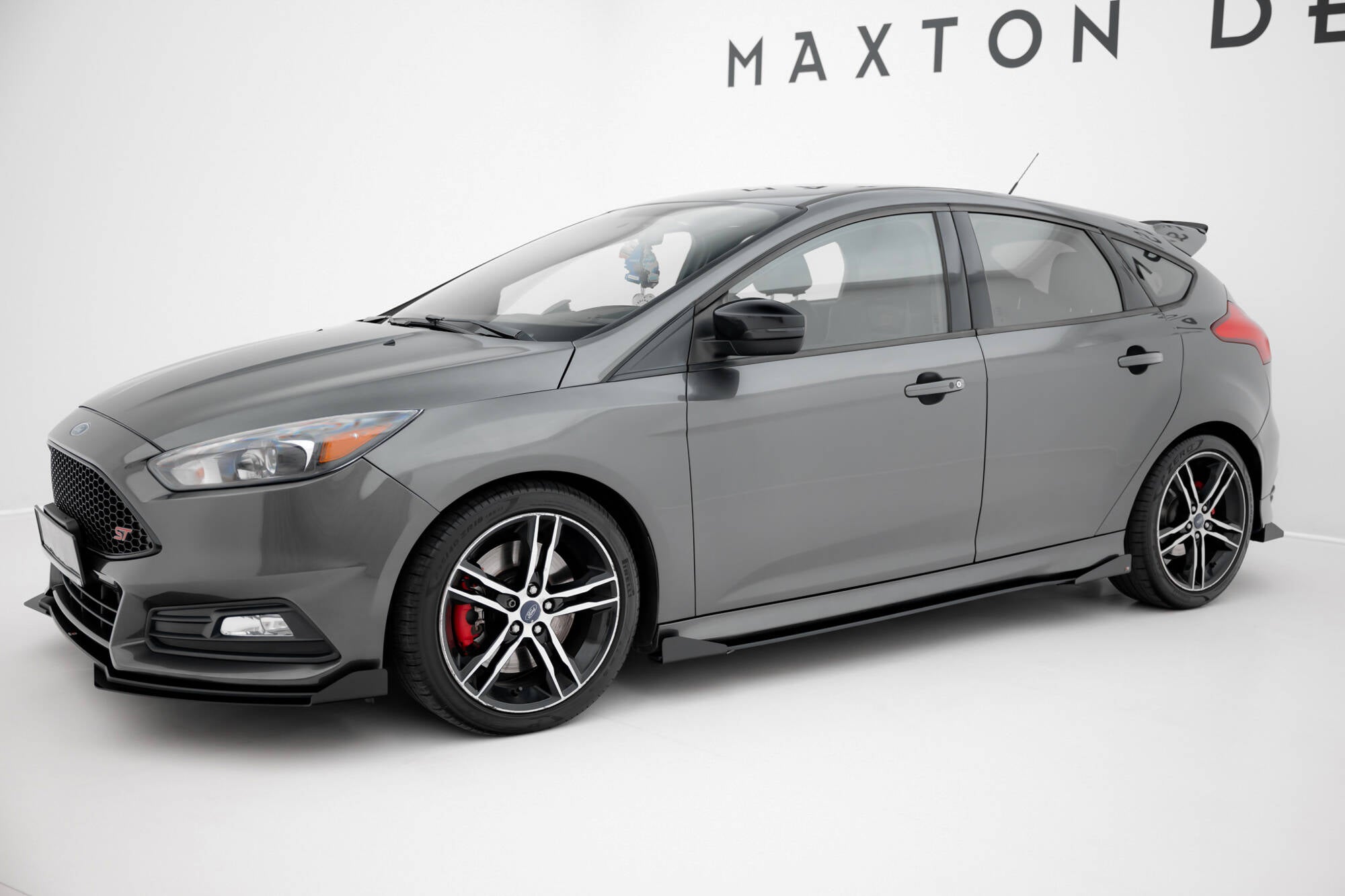 Maxton Design Street Pro Street+ Seitenschweller Leisten + Flaps passend für Ford Focus ST Mk3 Facelift schwarz Hochglanz