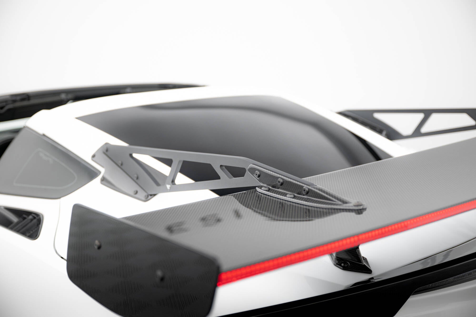 Maxton Design Carbon Spoiler With Upper Swan Mounting + LED Chevrolet Corvette Stingray / Grand Sport C7 für Chevrolet Corvette C7
