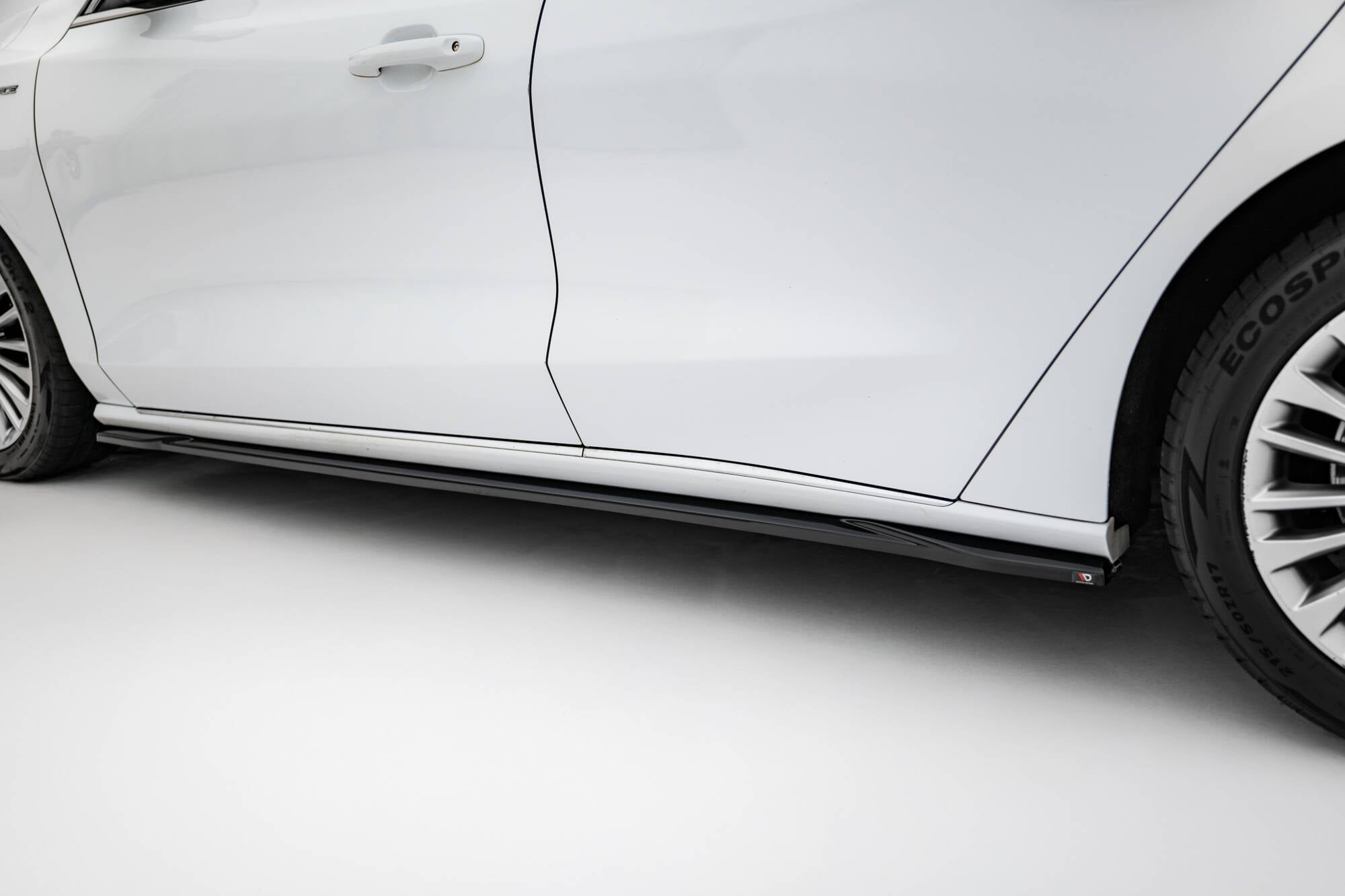 Maxton Design Street+ Seitenschweller Leisten passend für Ford Focus Vignale Mk4 schwarz Hochglanz