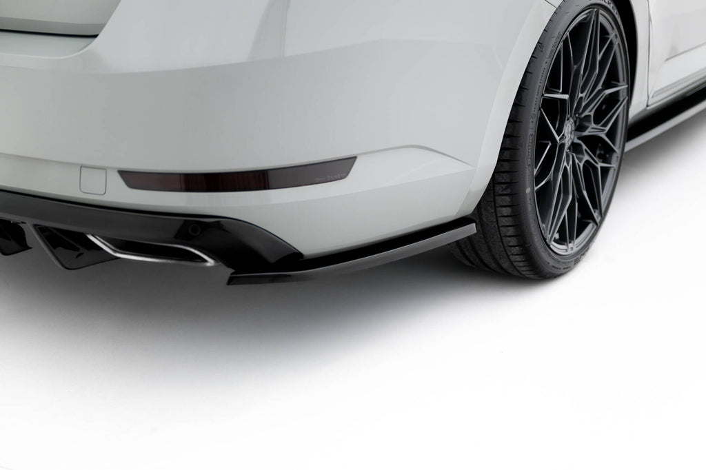 Maxton Design Heck Ansatz Flaps Diffusor V.3 passend für Skoda Superb Liftback / Combi Mk3 schwarz Hochglanz