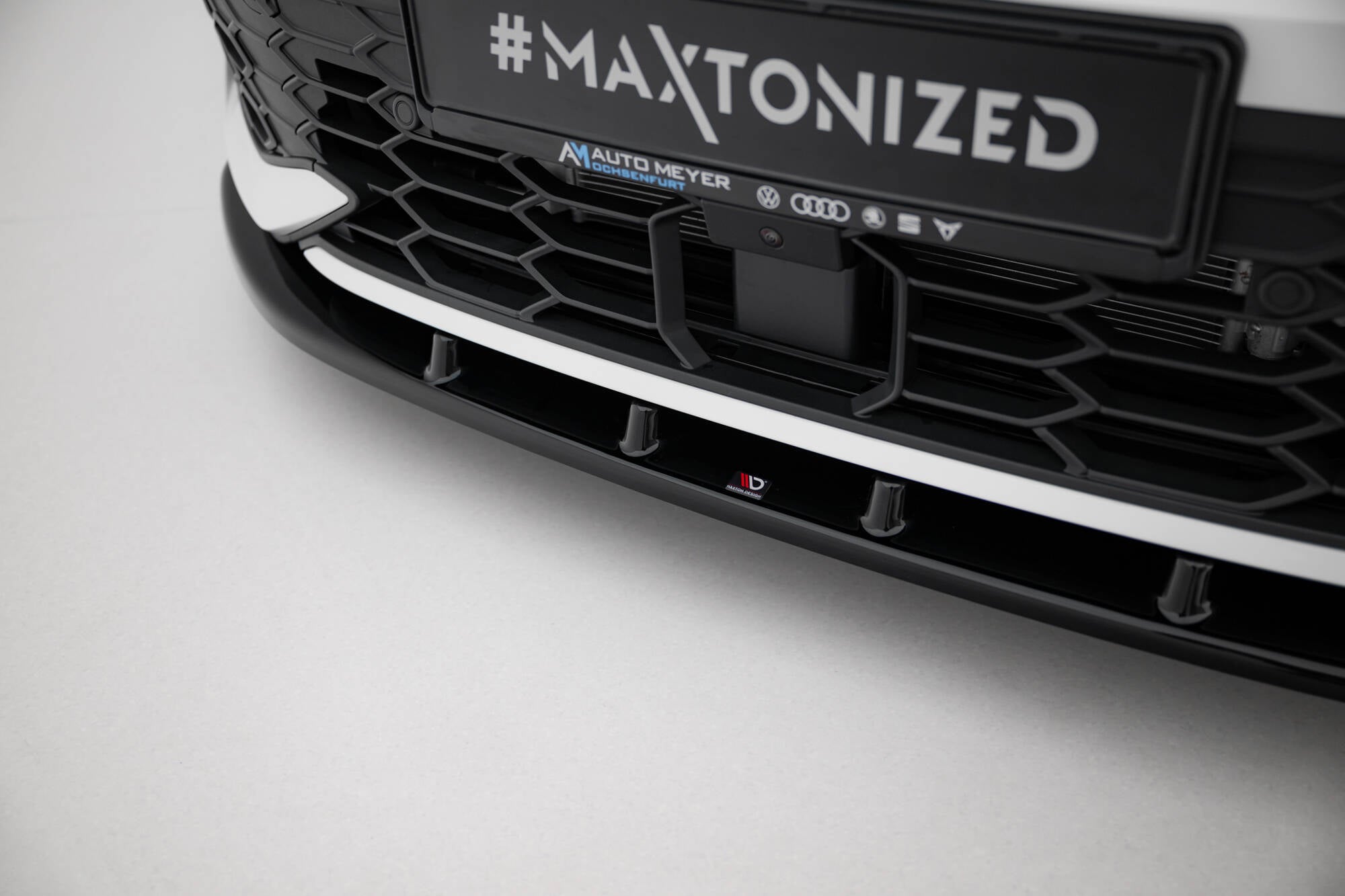 Maxton Design Street+ Spoilerlippe Front Ansatz V.1 passend für VW Golf GTI / GTE / R-Line Mk8 Facelift schwarz Hochglanz