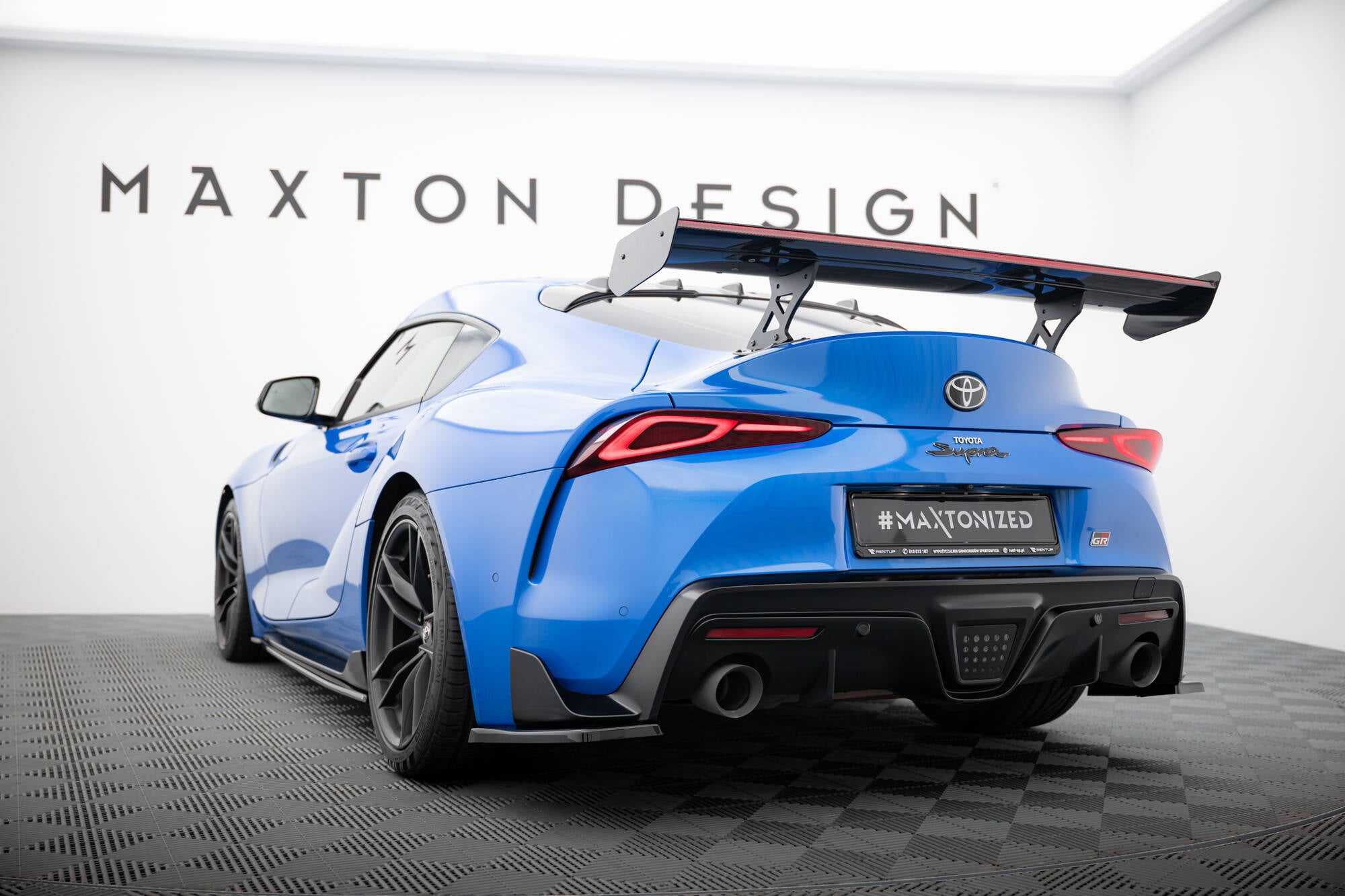 Maxton Design Carbon Spoiler With External Brackets Uprights + LED Toyota Supra Mk5 für Toyota Supra Mk5