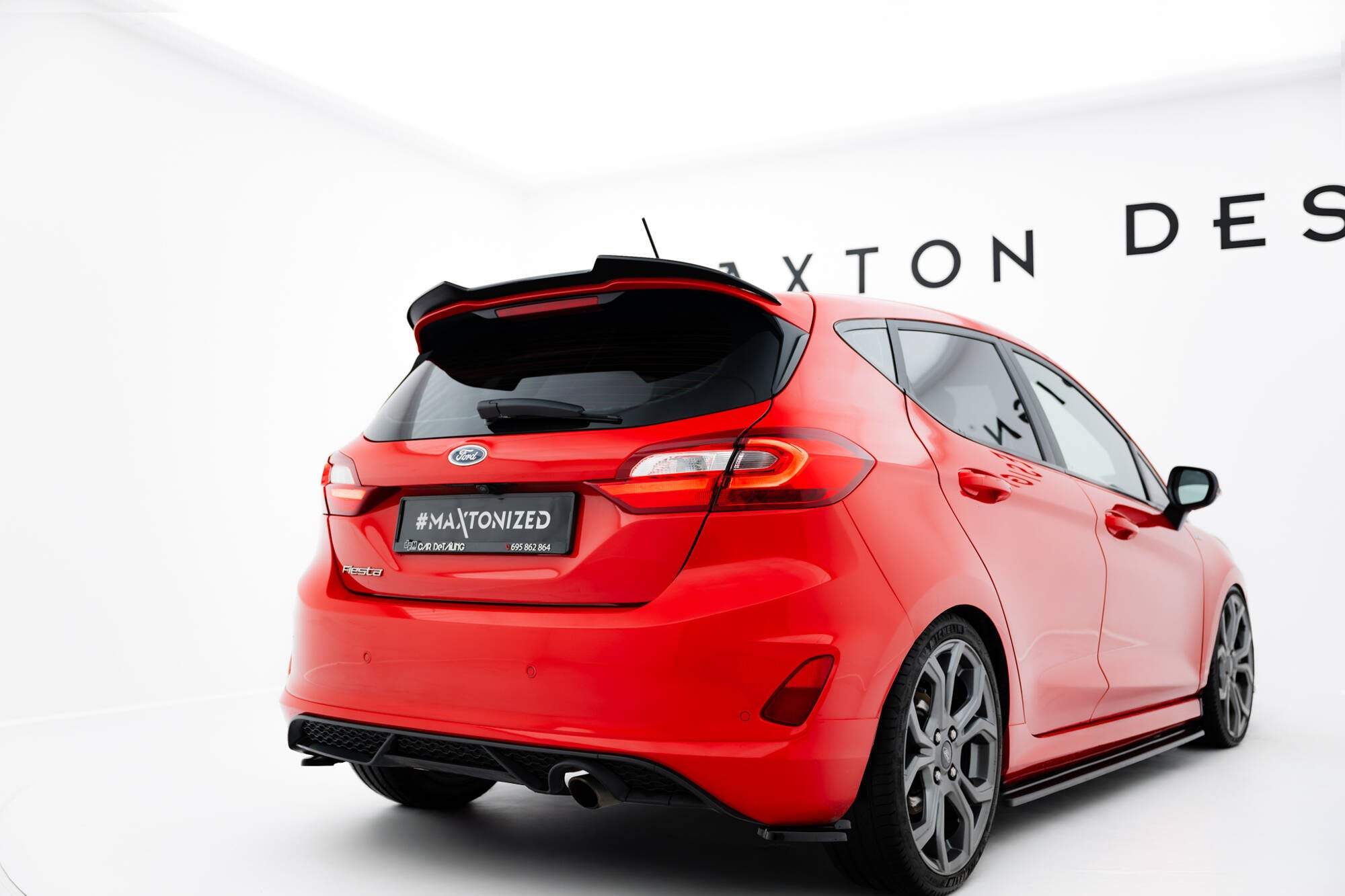Maxton Design Spoiler CAP V.1 passend für Ford Fiesta Mk8 ST / ST-Line schwarz Hochglanz