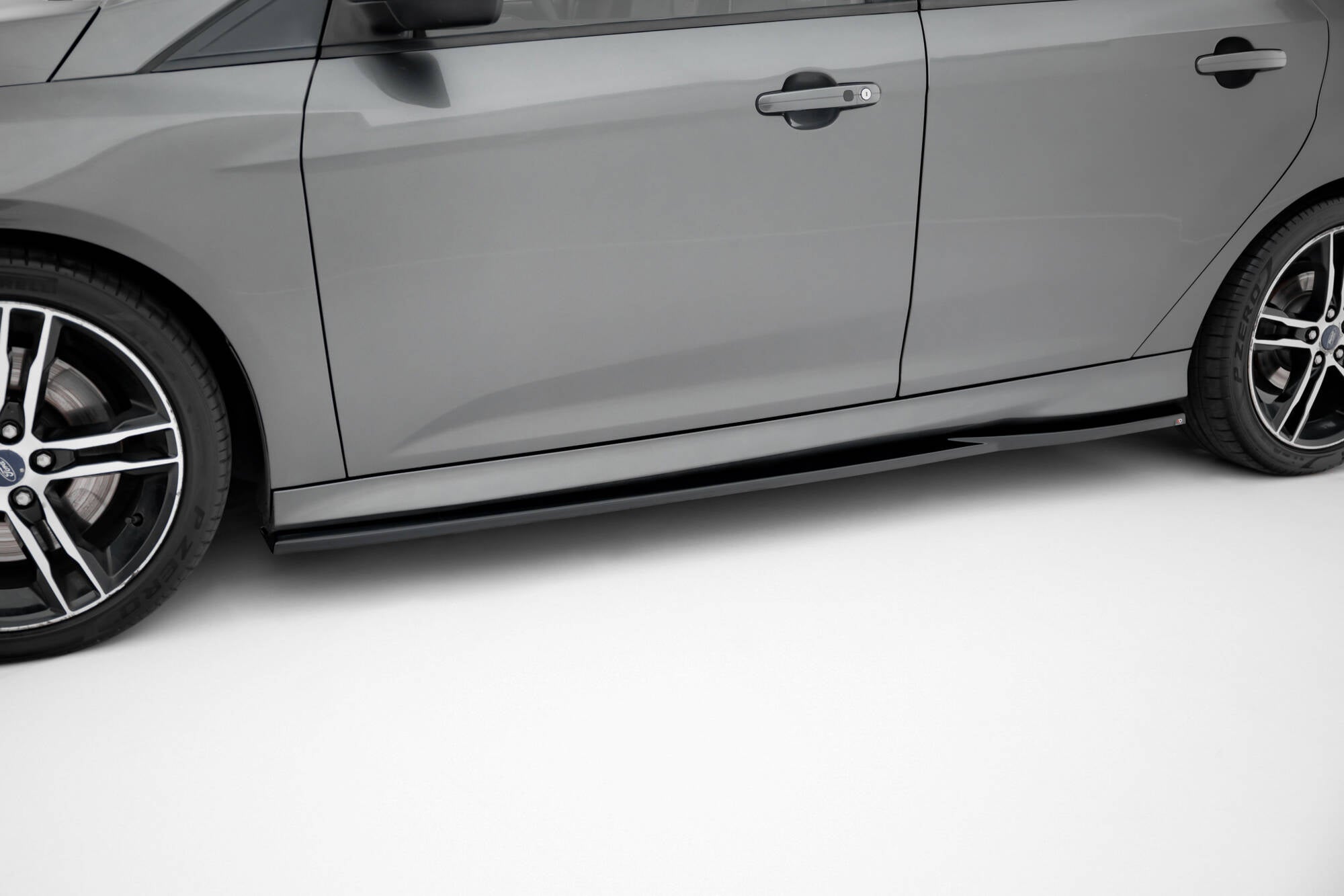 Maxton Design Street+ Seitenschweller Leisten passend für V.3 passend für Ford Focus ST Mk3 schwarz Hochglanz