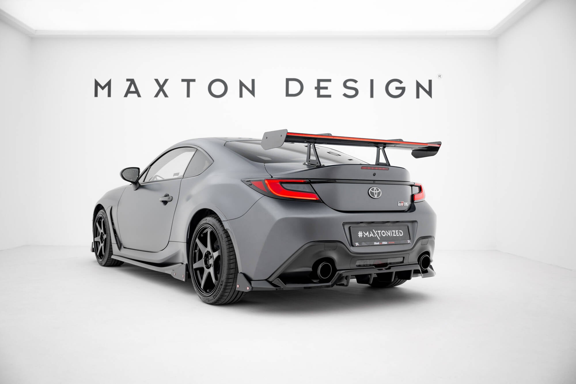Maxton Design Carbon Spoiler With Upper Swan Mounting + LED Toyota GR86 / Subaru BRZ Mk2 für Toyota GR86 Mk1