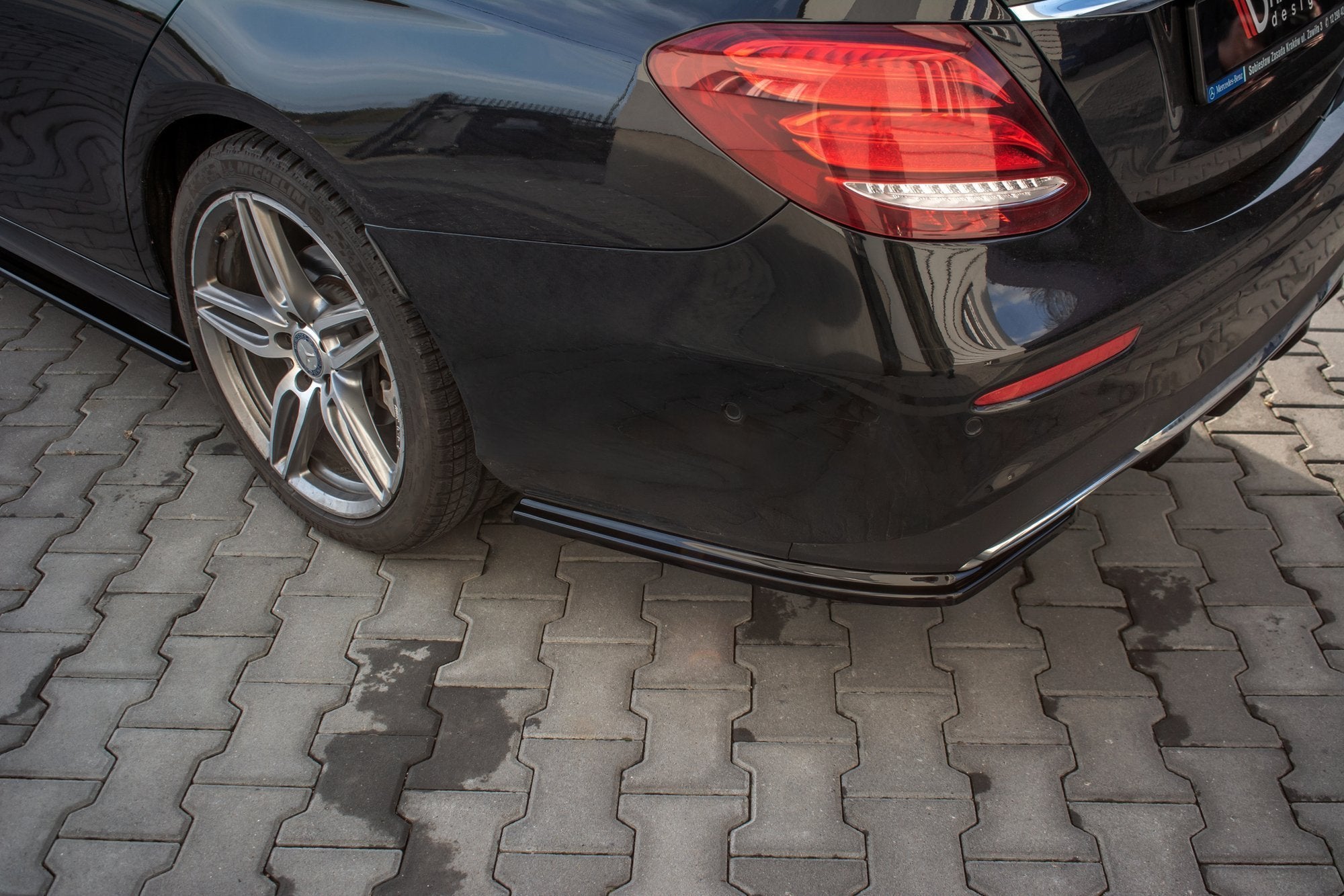 Maxton Design Heck Ansatz Flaps Diffusor passend für Mercedes-Benz E43 AMG / AMG-Line Limousine / Kombi W213 / S213 schwarz Hochglanz