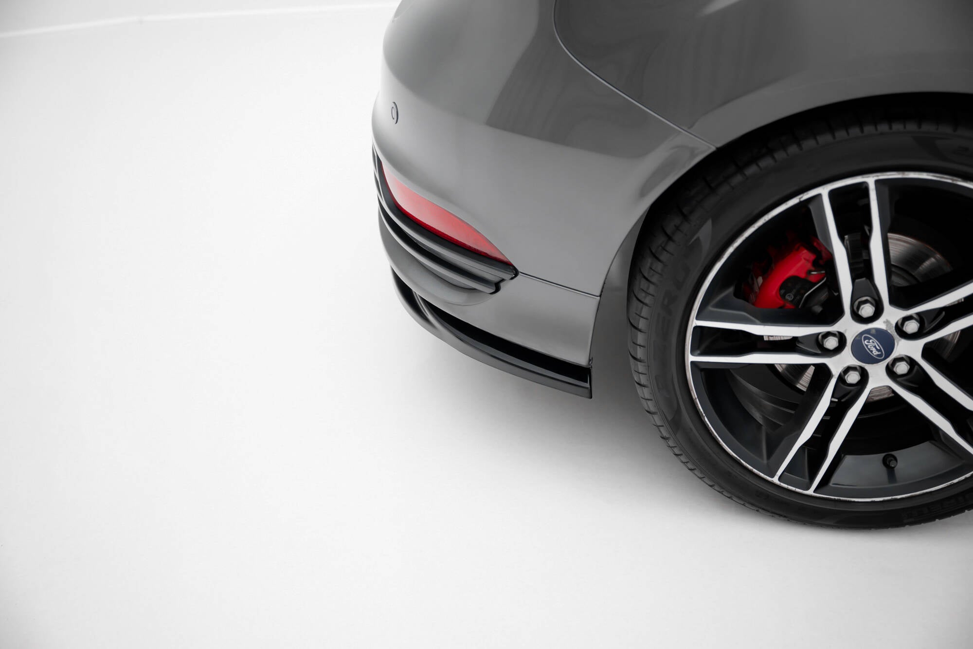 Maxton Design Heck Ansatz Flaps Diffusor V.3 passend für Ford Focus ST Mk3 Facelift schwarz Hochglanz